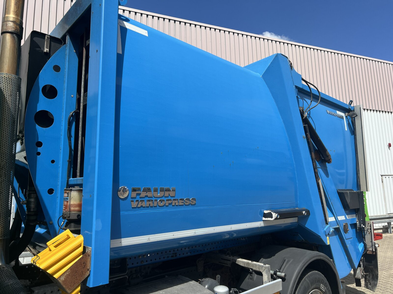 Mercedes-Benz Actros 2032 LA 4x4 Actros 2032 LA 4x4, Faun Variopress 310 ca. 10m³, Zöller Schüttung - Szemetesautó: 4 kép. Mercedes-Benz Actros 2032 LA 4x4 Actros 2032 LA 4x4, Faun Variopress 310 ca. 10m³, Zöller Schüttung - Szemetesautó: 4 kép.