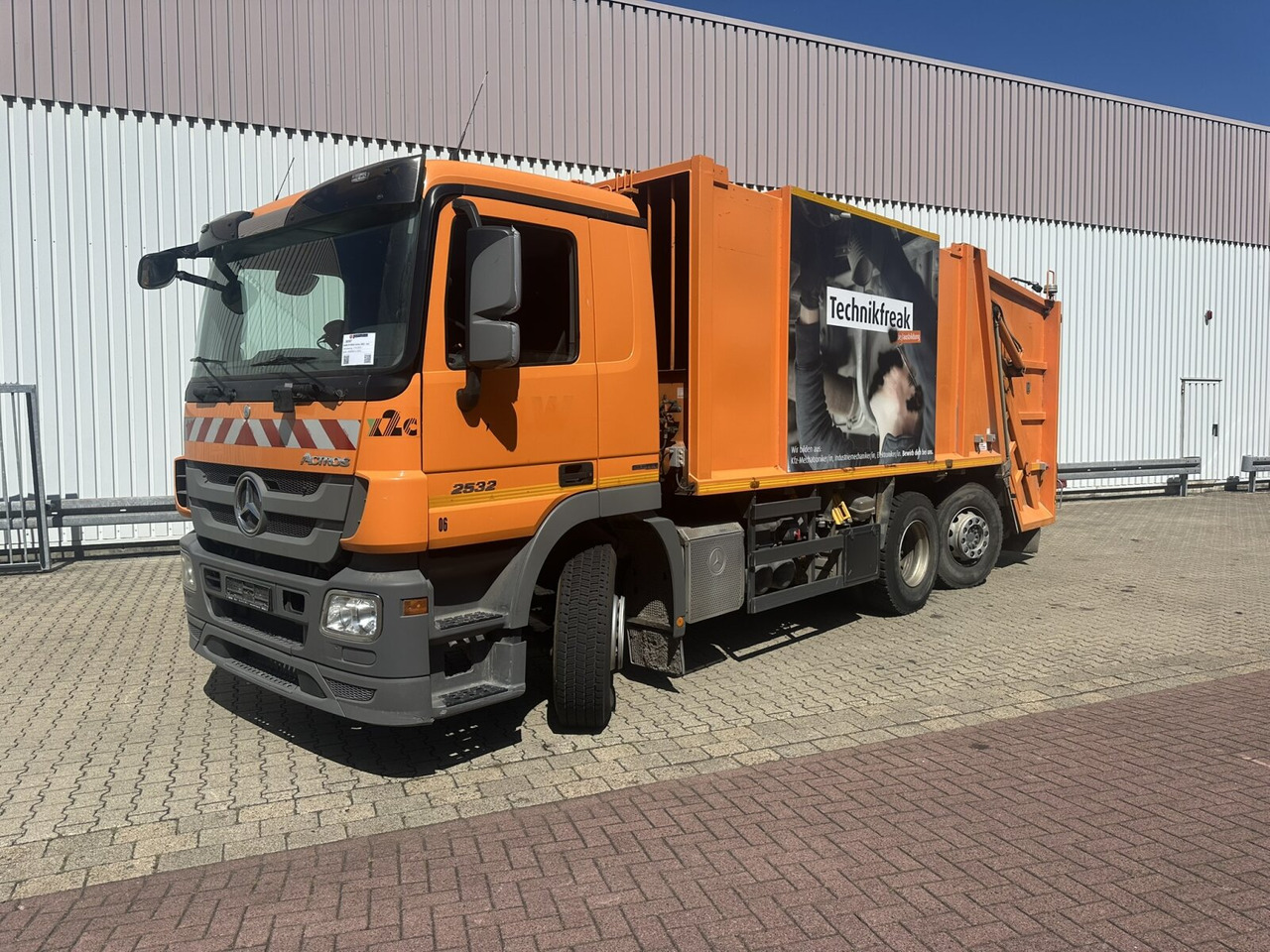 Mercedes-Benz Actros 2532 L 6x2 Actros 2532/41 L 6x2, EEV, Lenkachse, Haller X2C M21, Zöller-Schüttung - Szemetesautó: 1 kép. Mercedes-Benz Actros 2532 L 6x2 Actros 2532/41 L 6x2, EEV, Lenkachse, Haller X2C M21, Zöller-Schüttung - Szemetesautó: 1 kép.