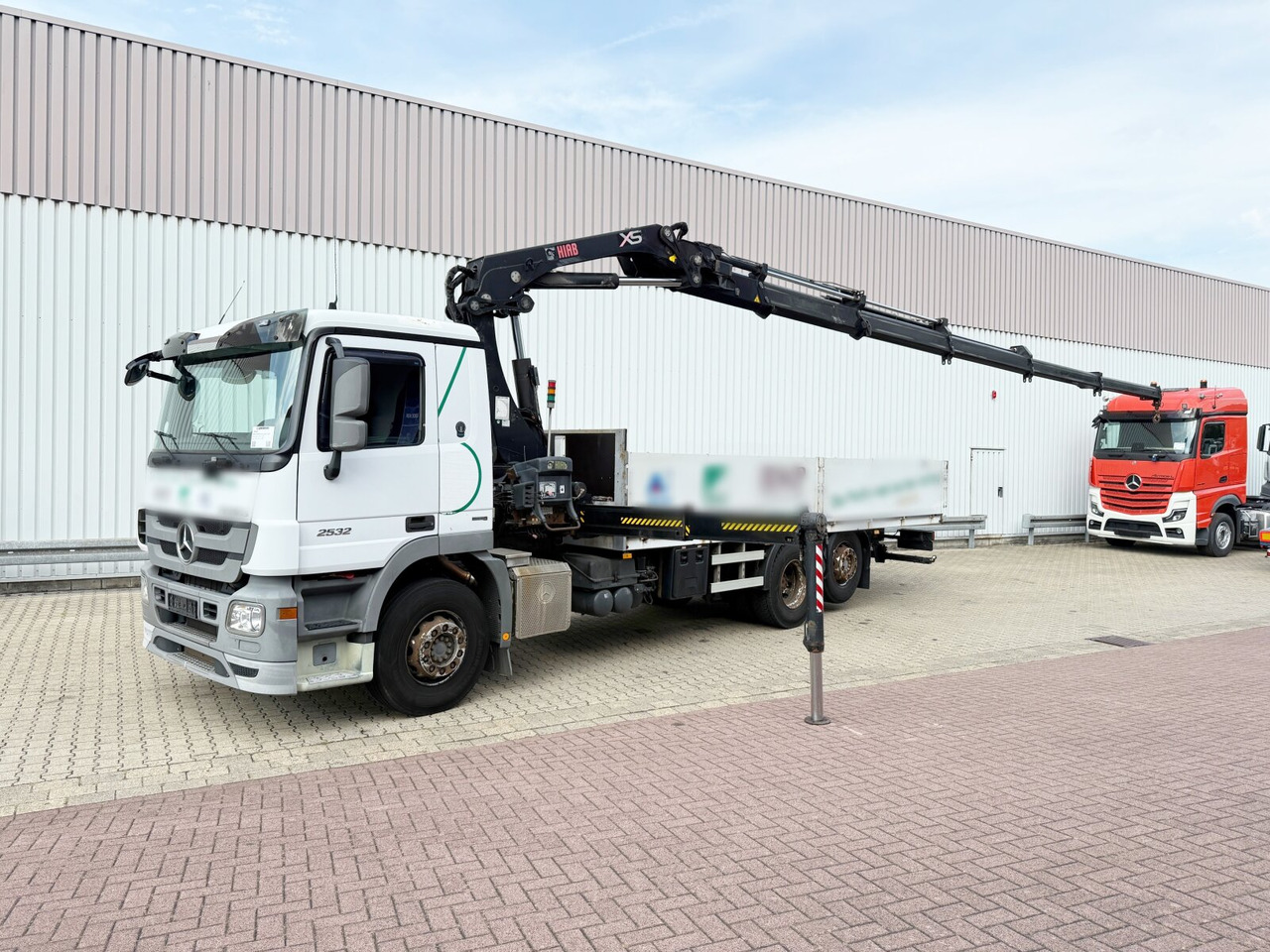Mercedes-Benz Actros 2532 L 6x2 Actros 2532 L 6x2, Liftachse, Kran Hiab 244EP-5 HiDuo, Funk - Darus autó, Platós teherautó: 1 kép. Mercedes-Benz Actros 2532 L 6x2 Actros 2532 L 6x2, Liftachse, Kran Hiab 244EP-5 HiDuo, Funk - Darus autó, Platós teherautó: 1 kép.