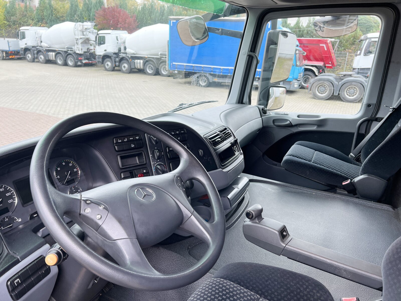 Mercedes-Benz Actros 2532 L 6x2 Actros 2532 L 6x2, Liftachse, LBW Dhollandia - Dobozos felépítményű teherautó: 2 kép. Mercedes-Benz Actros 2532 L 6x2 Actros 2532 L 6x2, Liftachse, LBW Dhollandia - Dobozos felépítményű teherautó: 2 kép.