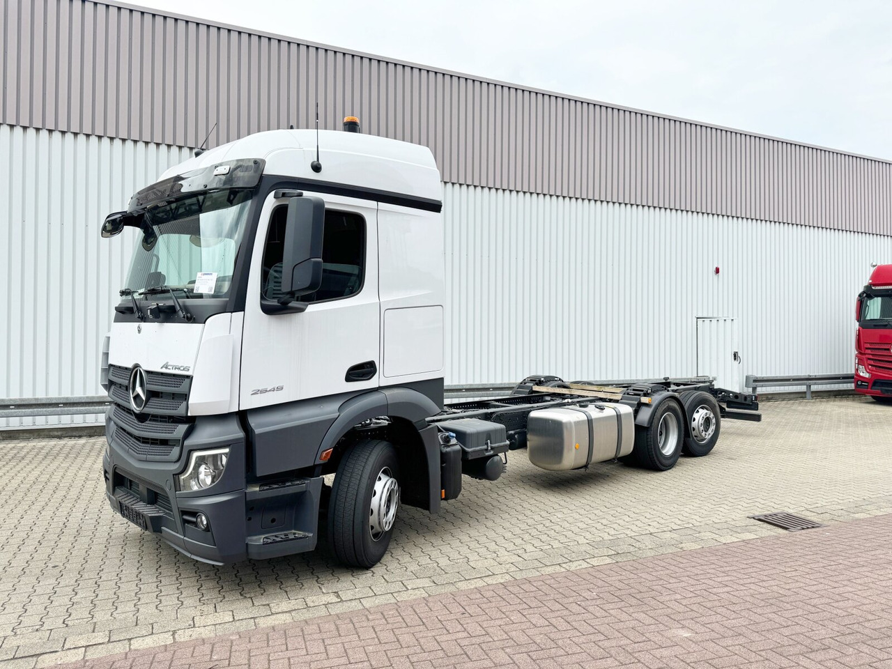 Mercedes-Benz Actros 2545 L 6x2 Actros 2545 L 6x2, Lenk-/Liftachse, StreamSpace, MultimediaCockpit - Alvaz teherautó: 1 kép. Mercedes-Benz Actros 2545 L 6x2 Actros 2545 L 6x2, Lenk-/Liftachse, StreamSpace, MultimediaCockpit - Alvaz teherautó: 1 kép.