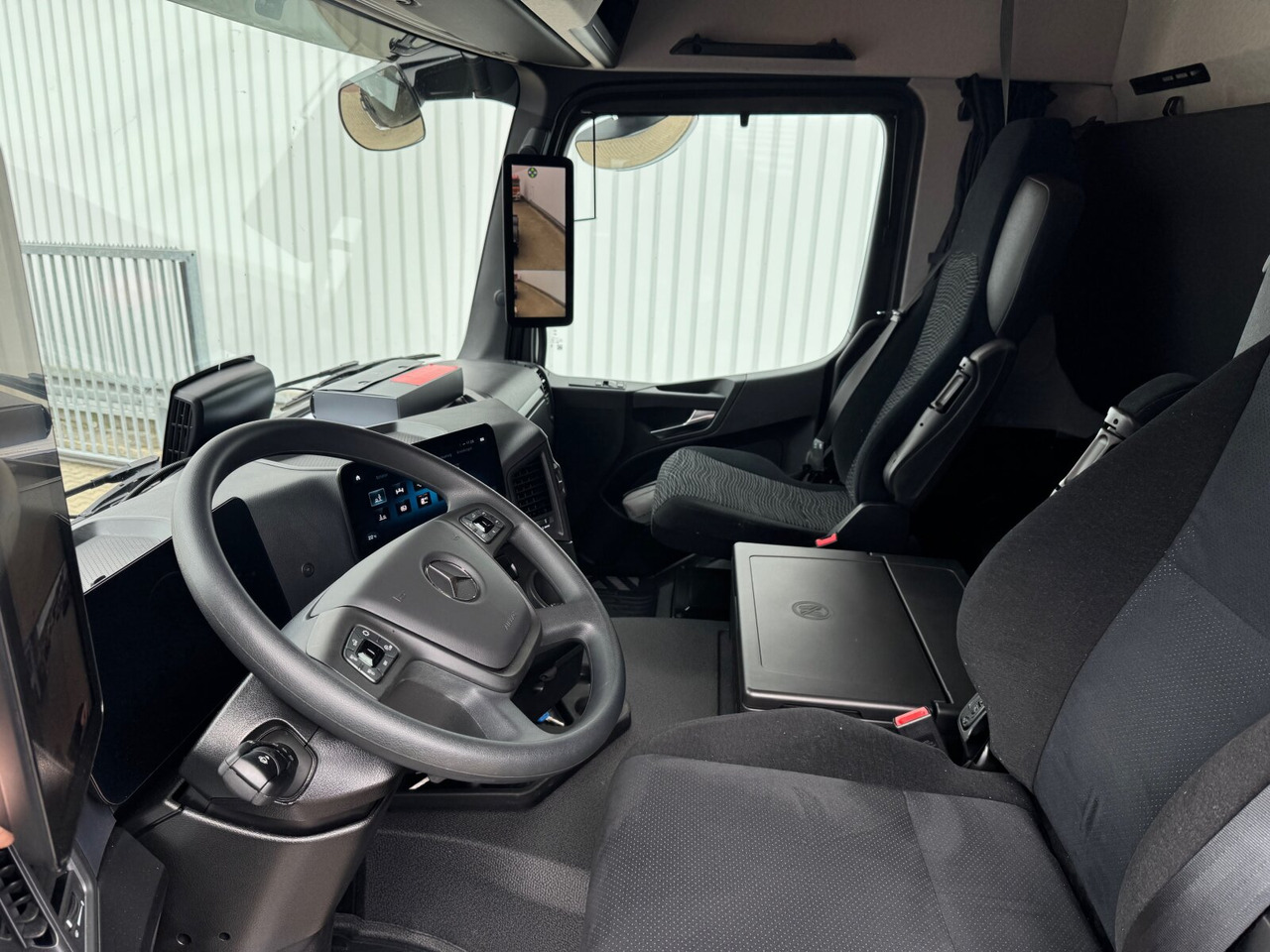 Mercedes-Benz Actros 2546 L 6x2 Actros 2546 L 6x2, Retarder, Lenk-/Lift, LED, Navi, ADR, MirrorCam, MultimediaCockpit - Alvaz teherautó: 2 kép. Mercedes-Benz Actros 2546 L 6x2 Actros 2546 L 6x2, Retarder, Lenk-/Lift, LED, Navi, ADR, MirrorCam, MultimediaCockpit - Alvaz teherautó: 2 kép.