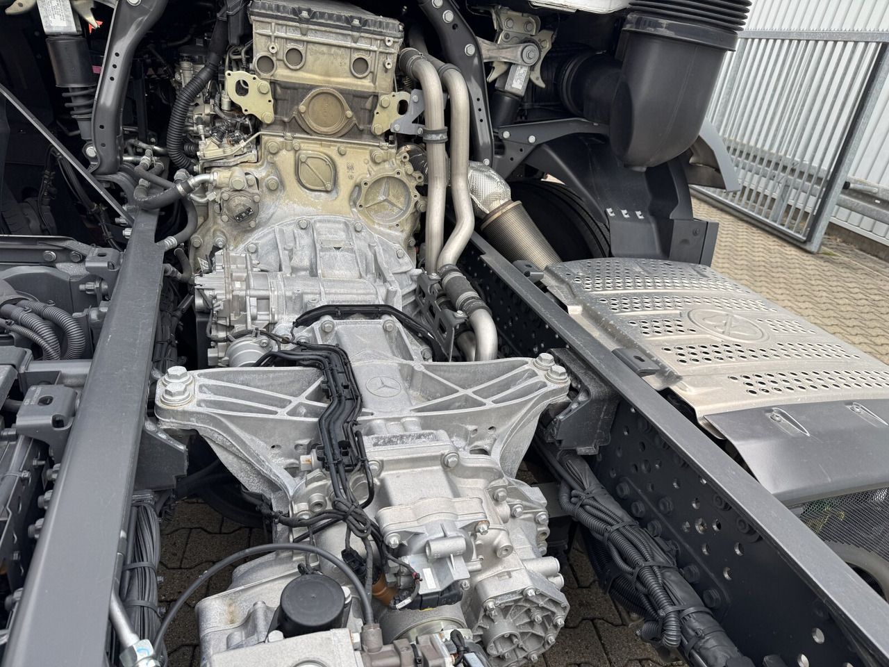 Mercedes-Benz Actros 2548 L 6x2 Actros 2548 L 6x2, Retarder, Lenk-/Liftachse - Horgos rakodó teherautó: 2 kép. Mercedes-Benz Actros 2548 L 6x2 Actros 2548 L 6x2, Retarder, Lenk-/Liftachse - Horgos rakodó teherautó: 2 kép.