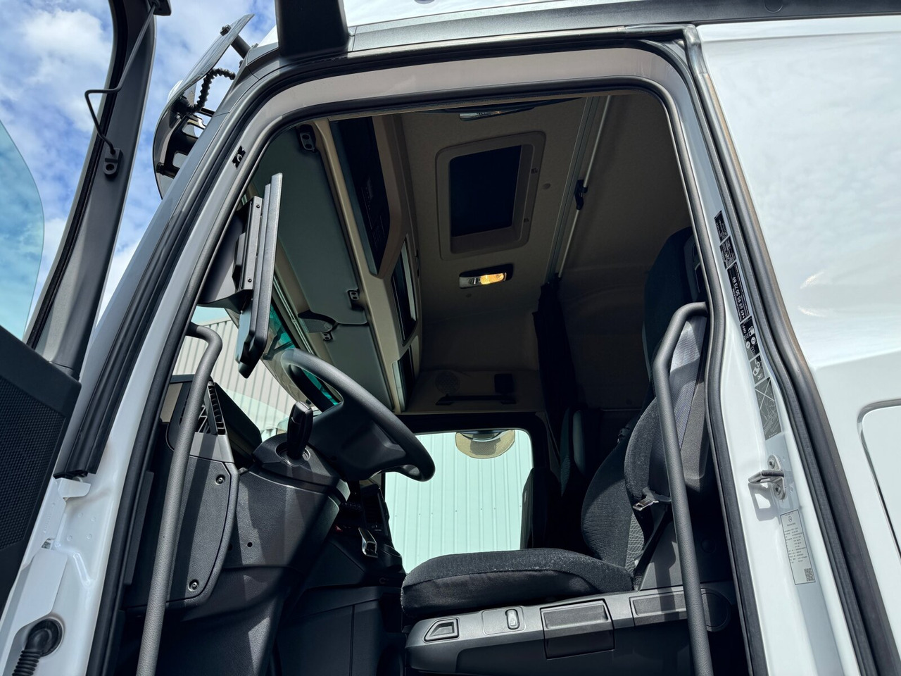 Mercedes-Benz Actros 2548 L 6x2 Actros 2548 L 6x2, Retarder, Lenk-/Liftachse, Navi, MirrorCam, MultimediaCockpit - Horgos rakodó teherautó: 3 kép. Mercedes-Benz Actros 2548 L 6x2 Actros 2548 L 6x2, Retarder, Lenk-/Liftachse, Navi, MirrorCam, MultimediaCockpit - Horgos rakodó teherautó: 3 kép.