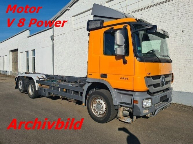 Mercedes-Benz Actros 2551 L 6x2 Actros 2551L/6x2, Lenk-Liftachse V 8 Motor - Alvaz teherautó: 1 kép. Mercedes-Benz Actros 2551 L 6x2 Actros 2551L/6x2, Lenk-Liftachse V 8 Motor - Alvaz teherautó: 1 kép.