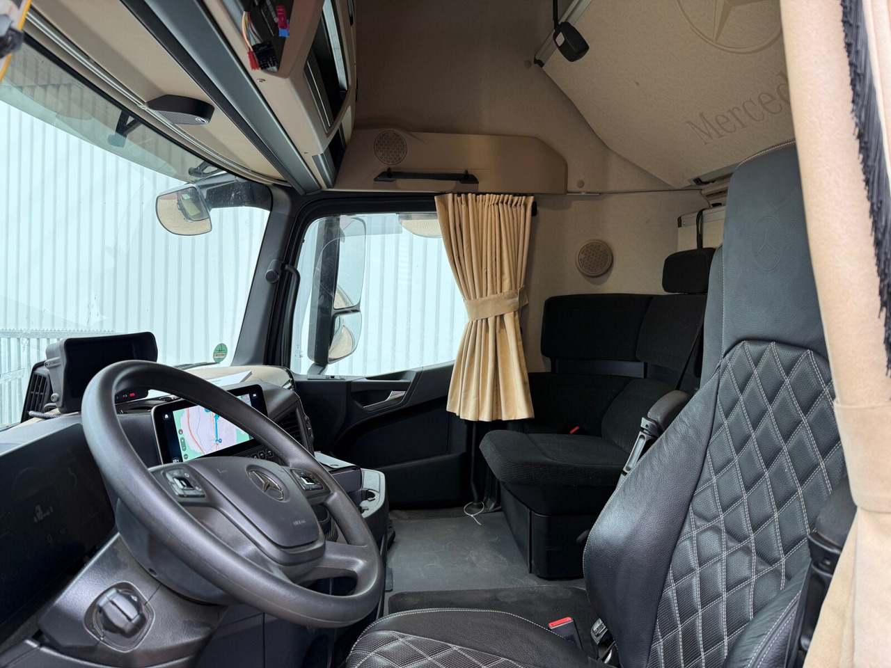 Mercedes-Benz Actros 2552 L 6x2 Actros 2552 L 6x2, Lenk/Lift, Retarder, GigaSpace, LED, Motorabtrieb, Meiller Tectrum, Funk - Horgos rakodó teherautó: 5 kép. Mercedes-Benz Actros 2552 L 6x2 Actros 2552 L 6x2, Lenk/Lift, Retarder, GigaSpace, LED, Motorabtrieb, Meiller Tectrum, Funk - Horgos rakodó teherautó: 5 kép.