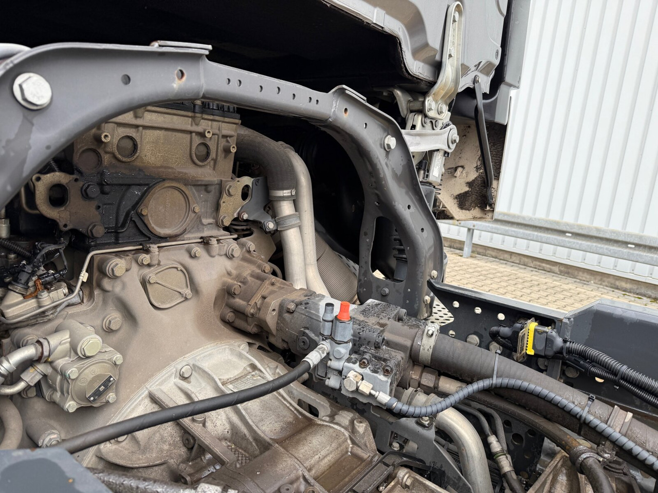 Mercedes-Benz Actros 2552 L 6x2 Actros 2552 L 6x2, Lenk/Lift, Retarder, GigaSpace, LED, Motorabtrieb, Meiller Tectrum, Funk - Horgos rakodó teherautó: 4 kép. Mercedes-Benz Actros 2552 L 6x2 Actros 2552 L 6x2, Lenk/Lift, Retarder, GigaSpace, LED, Motorabtrieb, Meiller Tectrum, Funk - Horgos rakodó teherautó: 4 kép.