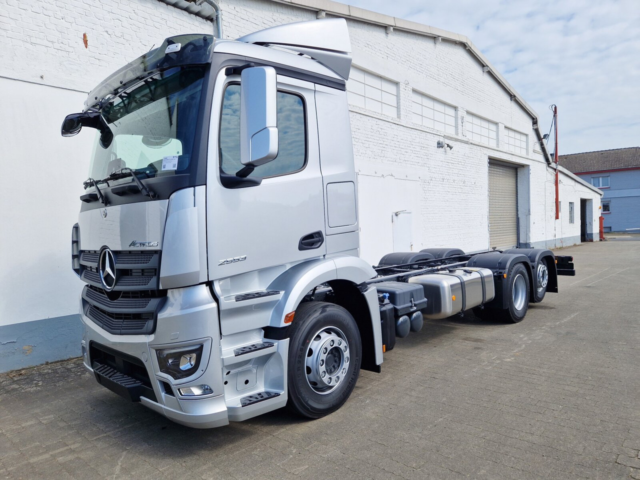 Új Alvaz teherautó Mercedes-Benz Actros 2553 LL 6x2 Actros 2553 LL 6x2, Retarder, Liftachse, MultimediaCockpit, LED, Navi: 6 kép.