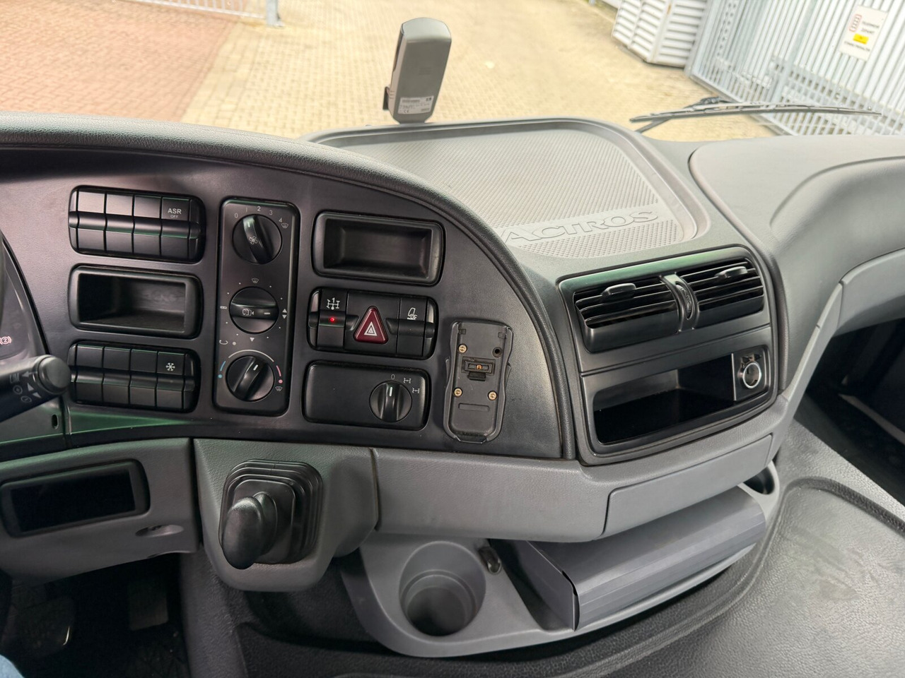 Mercedes-Benz Actros 2641 6x4 Actros 2641 6x4 - Horgos rakodó teherautó: 3 kép. Mercedes-Benz Actros 2641 6x4 Actros 2641 6x4 - Horgos rakodó teherautó: 3 kép.