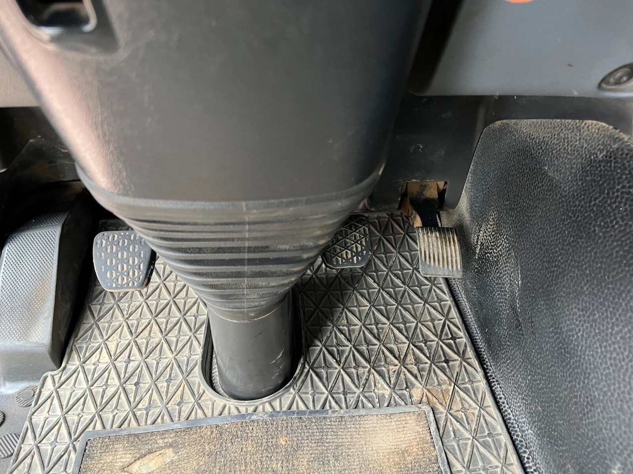 Mercedes-Benz Actros 2644/48 K 6x4 Actros 2644/48 K 6x4, Stahlmulde ca. 14m³ - Billenőplatós teherautó: 3 kép. Mercedes-Benz Actros 2644/48 K 6x4 Actros 2644/48 K 6x4, Stahlmulde ca. 14m³ - Billenőplatós teherautó: 3 kép.