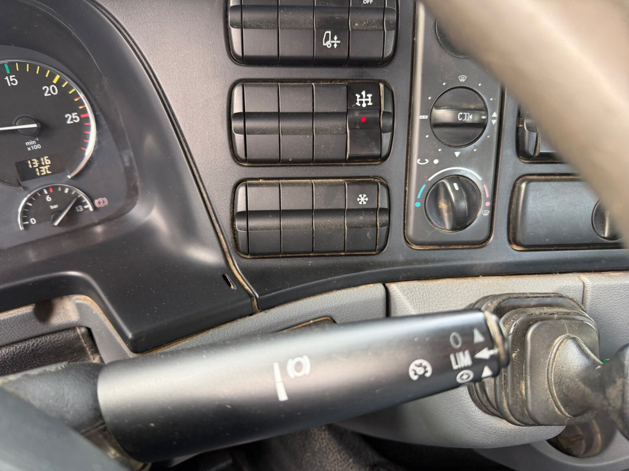 Mercedes-Benz Actros 2644 L 6x4 Actros 2644 L 6x4 - Horgos rakodó teherautó: 5 kép. Mercedes-Benz Actros 2644 L 6x4 Actros 2644 L 6x4 - Horgos rakodó teherautó: 5 kép.