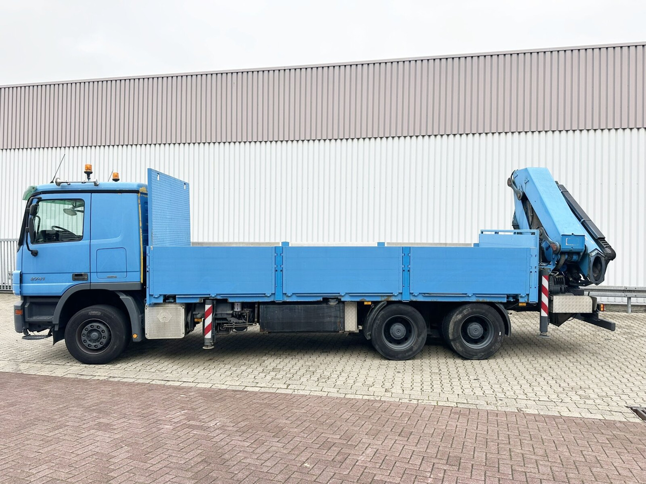 Mercedes-Benz Actros 2741 L 6x4 Actros 2741 L 6x4, Twist-Lock ausz. auf 3m, Heckkran Palfinger PK 42502-D, Funk - Platós teherautó, Darus autó: 2 kép. Mercedes-Benz Actros 2741 L 6x4 Actros 2741 L 6x4, Twist-Lock ausz. auf 3m, Heckkran Palfinger PK 42502-D, Funk - Platós teherautó, Darus autó: 2 kép.
