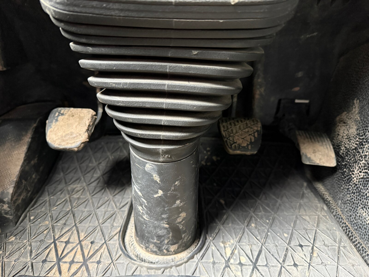 Mercedes-Benz Actros 3241 K 8x4/4 Actros 3241 K 8x4/4, Bordmatik - Billenőplatós teherautó: 5 kép. Mercedes-Benz Actros 3241 K 8x4/4 Actros 3241 K 8x4/4, Bordmatik - Billenőplatós teherautó: 5 kép.