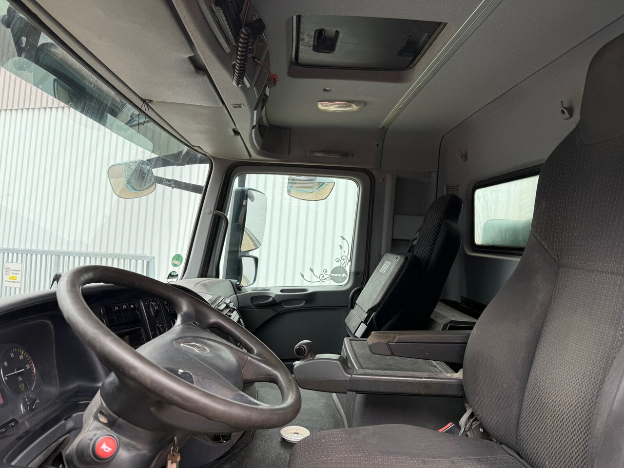 Mercedes-Benz Actros 3241 K 8x4/4 Actros 3241 K 8x4/4, Bordmatik - Billenőplatós teherautó: 3 kép. Mercedes-Benz Actros 3241 K 8x4/4 Actros 3241 K 8x4/4, Bordmatik - Billenőplatós teherautó: 3 kép.