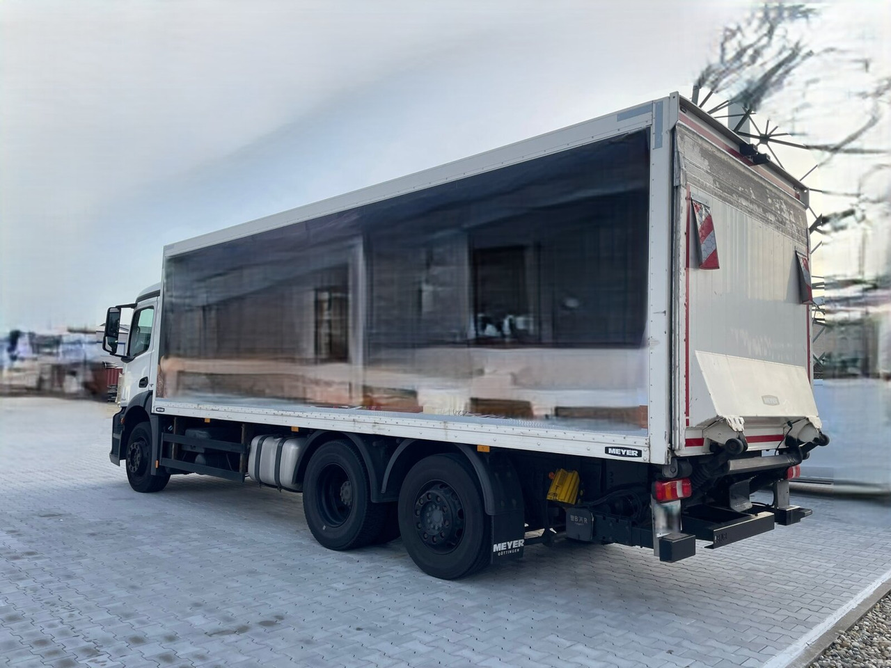 Mercedes-Benz Antos 2535 L 6x2 Antos 2535 L 6x2, Lenk-/Liftachse, LBW BÄR - Dobozos felépítményű teherautó: 2 kép. Mercedes-Benz Antos 2535 L 6x2 Antos 2535 L 6x2, Lenk-/Liftachse, LBW BÄR - Dobozos felépítményű teherautó: 2 kép.