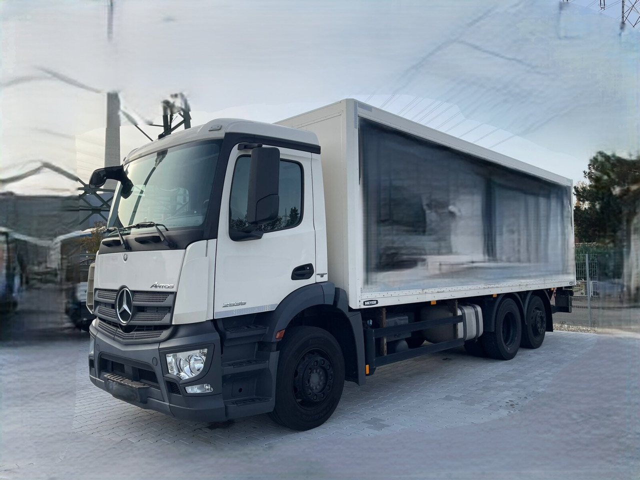 Mercedes-Benz Antos 2535 L 6x2 Antos 2535 L 6x2, Lenk-/Liftachse, LBW BÄR - Dobozos felépítményű teherautó: 1 kép. Mercedes-Benz Antos 2535 L 6x2 Antos 2535 L 6x2, Lenk-/Liftachse, LBW BÄR - Dobozos felépítményű teherautó: 1 kép.