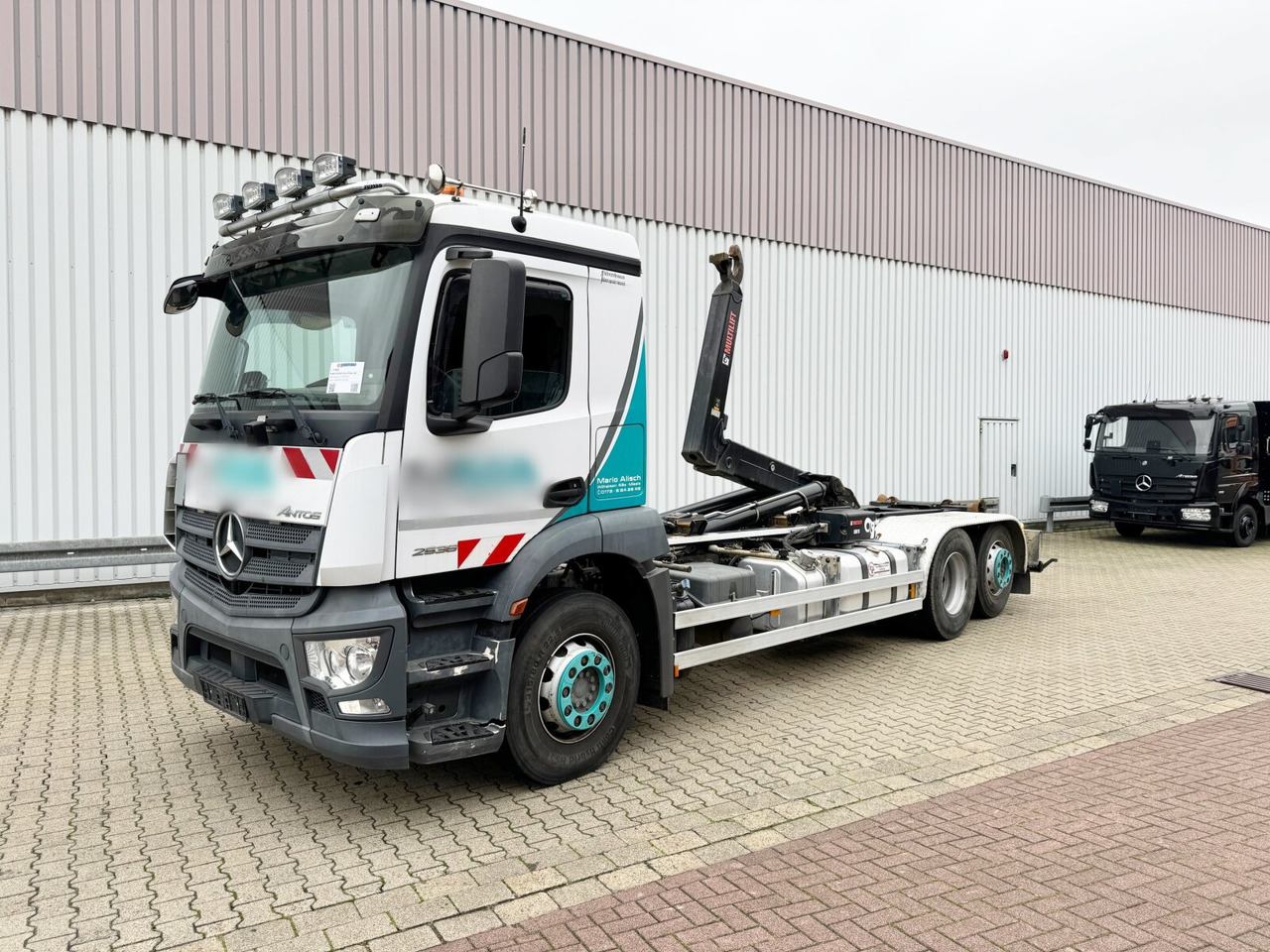 Mercedes-Benz Antos 2536/43 L 6x2 Antos 2536/43 L 6x2, Liftachse, Hiab XR 21S61 bis 7 m Container - Horgos rakodó teherautó: 1 kép. Mercedes-Benz Antos 2536/43 L 6x2 Antos 2536/43 L 6x2, Liftachse, Hiab XR 21S61 bis 7 m Container - Horgos rakodó teherautó: 1 kép.