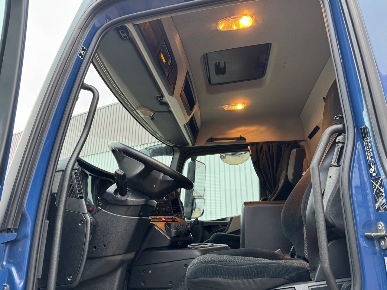 Mercedes-Benz Antos 2540 L 6x2 Antos 2540 L 6x2, Lenkachse, HMF 2110-L3 Heckkran - Darus autó, Platós teherautó: 3 kép. Mercedes-Benz Antos 2540 L 6x2 Antos 2540 L 6x2, Lenkachse, HMF 2110-L3 Heckkran - Darus autó, Platós teherautó: 3 kép.