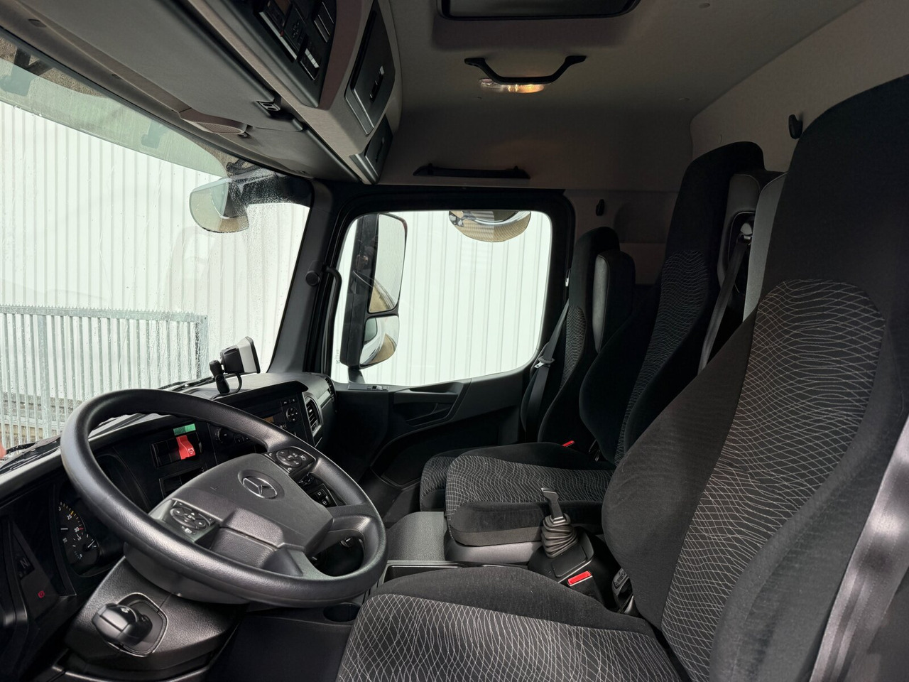 Mercedes-Benz Arocs 1827 A 4x4 Arocs 1827 A 4x4, Ex-! - Platós teherautó: 2 kép. Mercedes-Benz Arocs 1827 A 4x4 Arocs 1827 A 4x4, Ex-! - Platós teherautó: 2 kép.