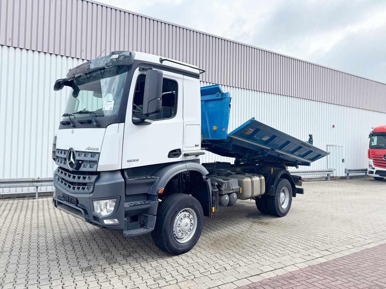 Mercedes-Benz Arocs 1833 AK 4x4 Arocs 1833 AK 4x4, Meiller 3-S-Kipper, Bordmatik - Billenőplatós teherautó: 1 kép. Mercedes-Benz Arocs 1833 AK 4x4 Arocs 1833 AK 4x4, Meiller 3-S-Kipper, Bordmatik - Billenőplatós teherautó: 1 kép.