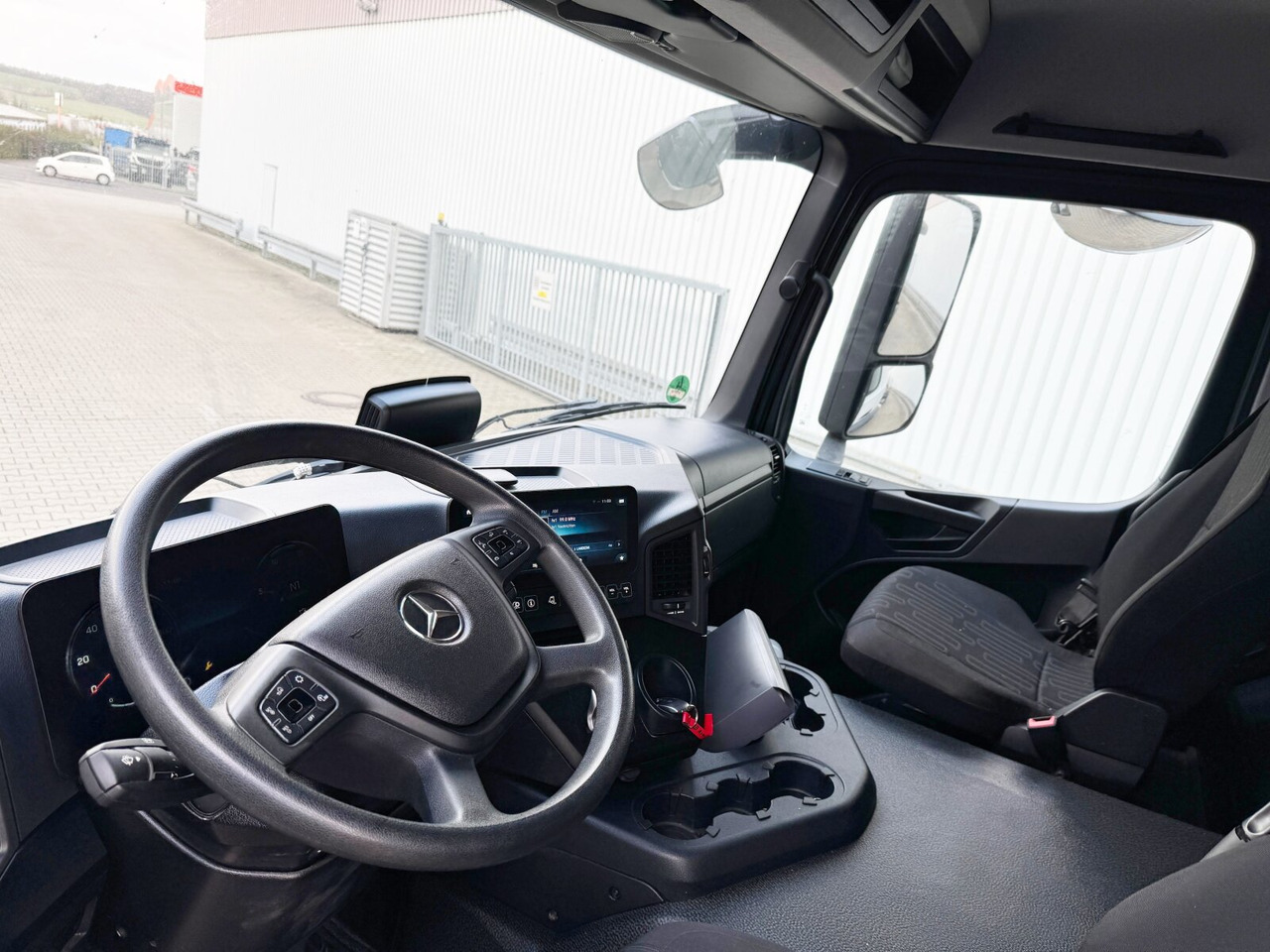 Mercedes-Benz Arocs 1840 L 4x2 Arocs 1840 L 4x2/48, MultimediaCockpit, Navi - Horgos rakodó teherautó: 2 kép. Mercedes-Benz Arocs 1840 L 4x2 Arocs 1840 L 4x2/48, MultimediaCockpit, Navi - Horgos rakodó teherautó: 2 kép.