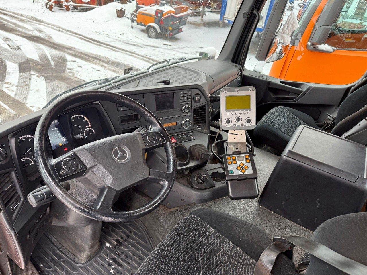 Mercedes-Benz Arocs 2036 AK 4x4 Arocs 2036 AK 4x4, Grounder, Motorabtrieb, Bordmatik, Winterdienstausstattung - Billenőplatós teherautó: 5 kép. Mercedes-Benz Arocs 2036 AK 4x4 Arocs 2036 AK 4x4, Grounder, Motorabtrieb, Bordmatik, Winterdienstausstattung - Billenőplatós teherautó: 5 kép.