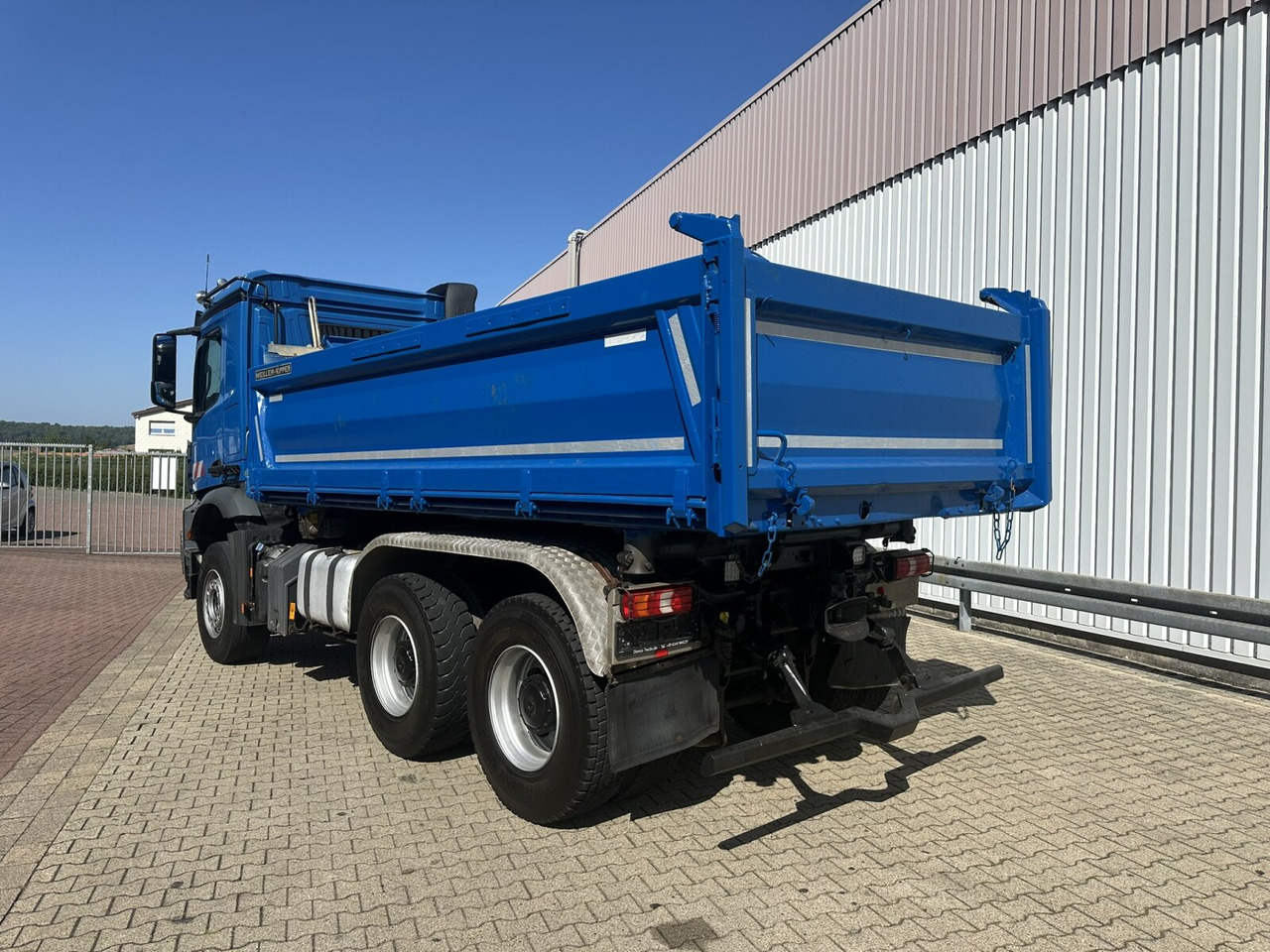 Mercedes-Benz Arocs 2645 K 6x4 Arocs 2645 K 6x4, Retarder - Billenőplatós teherautó: 2 kép. Mercedes-Benz Arocs 2645 K 6x4 Arocs 2645 K 6x4, Retarder - Billenőplatós teherautó: 2 kép.