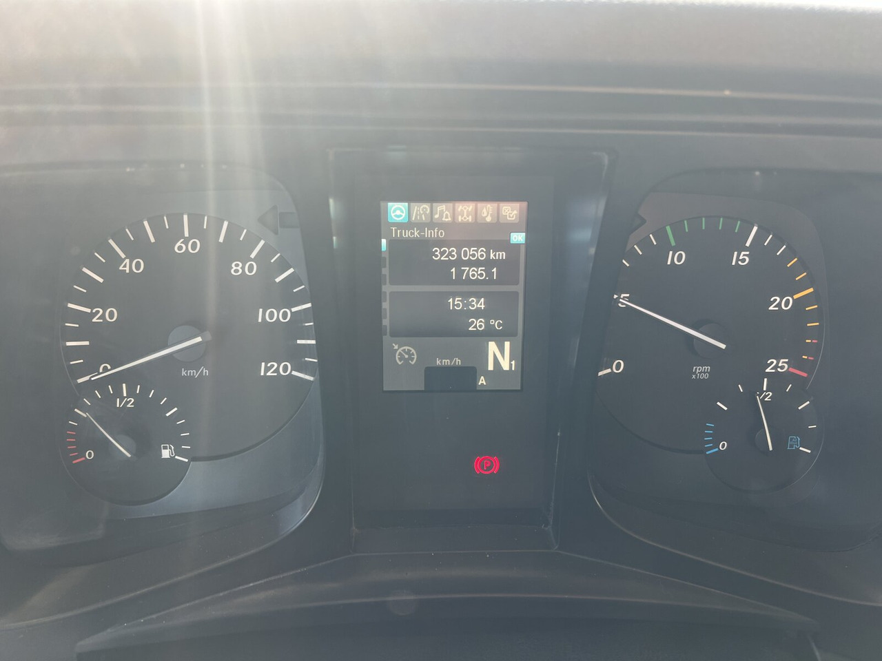 Mercedes-Benz Arocs 3243 K 8x4/4 Arocs 3243 K 8x4/4, Bordmatik - Billenőplatós teherautó: 5 kép. Mercedes-Benz Arocs 3243 K 8x4/4 Arocs 3243 K 8x4/4, Bordmatik - Billenőplatós teherautó: 5 kép.