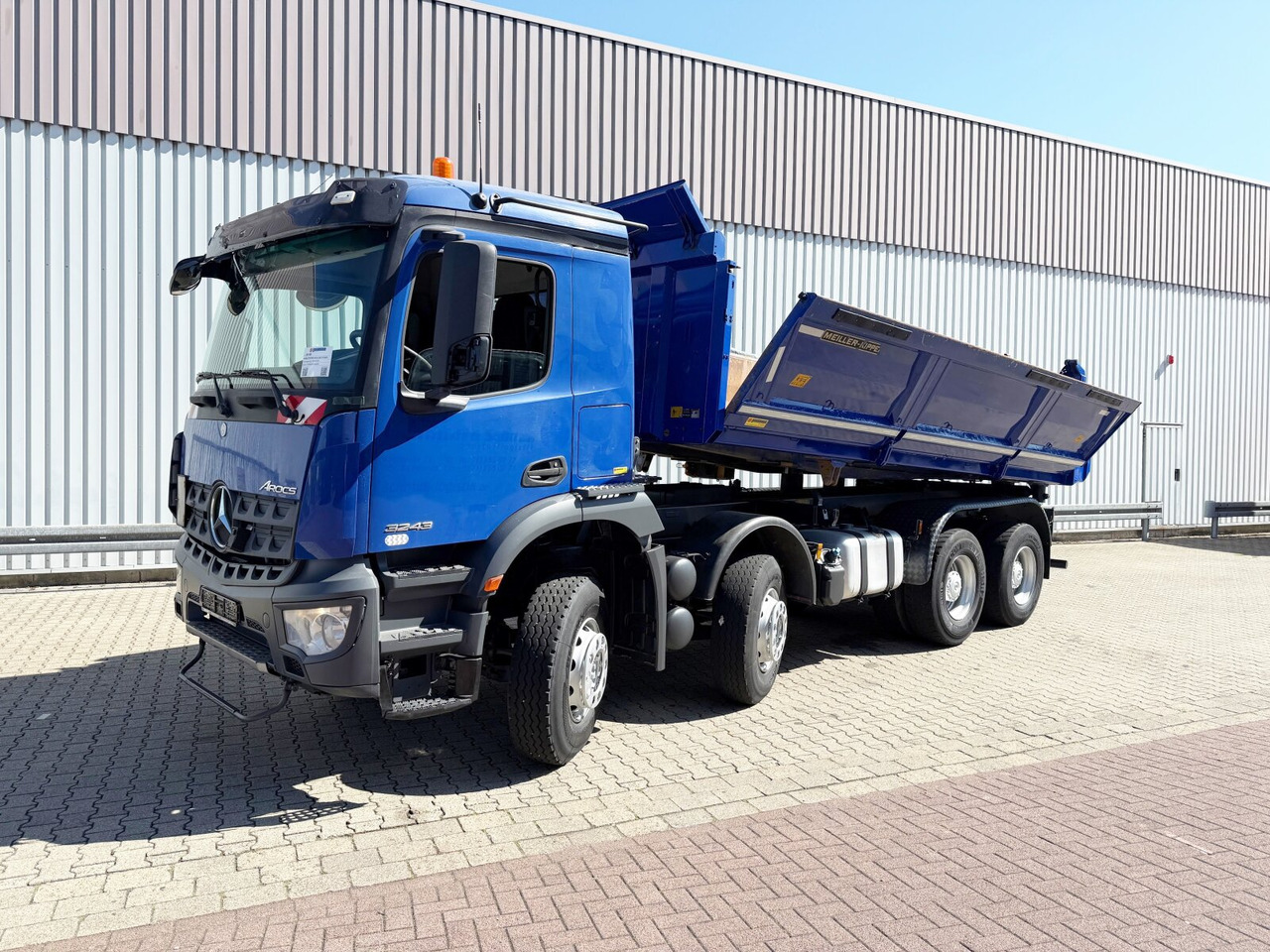 Mercedes-Benz Arocs 3243 K 8x4/4 Arocs 3243 K 8x4/4, Bordmatik - Billenőplatós teherautó: 1 kép. Mercedes-Benz Arocs 3243 K 8x4/4 Arocs 3243 K 8x4/4, Bordmatik - Billenőplatós teherautó: 1 kép.