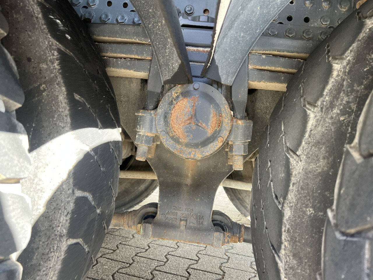 Mercedes-Benz Arocs 3243 K 8x4 Arocs 3243 K 8x4, Ressenig Thermo Alukipper 3-S - Billenőplatós teherautó: 3 kép. Mercedes-Benz Arocs 3243 K 8x4 Arocs 3243 K 8x4, Ressenig Thermo Alukipper 3-S - Billenőplatós teherautó: 3 kép.