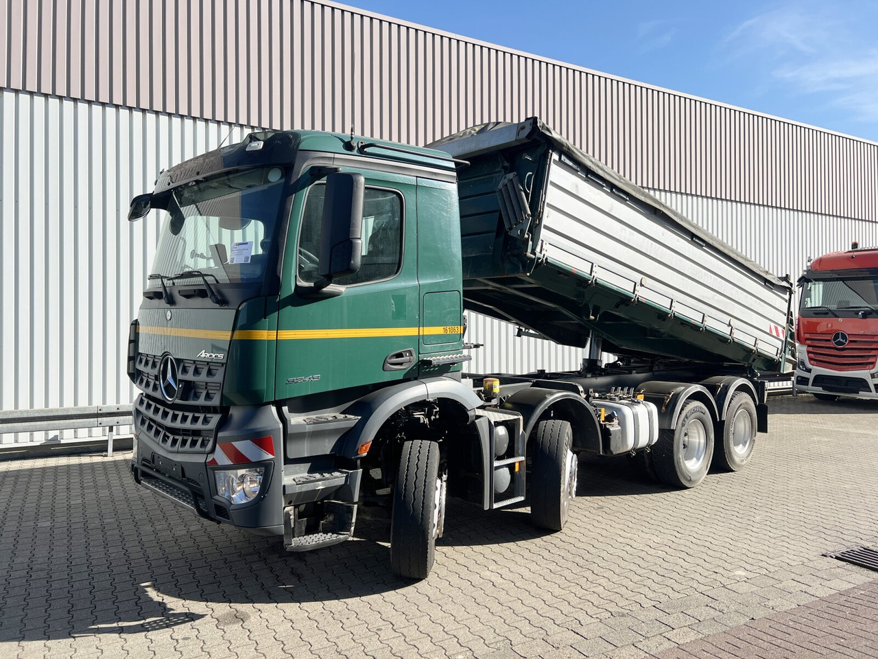 Mercedes-Benz Arocs 3243 K 8x4 Arocs 3243 K 8x4, Ressenig Thermo Alukipper 3-S - Billenőplatós teherautó: 1 kép. Mercedes-Benz Arocs 3243 K 8x4 Arocs 3243 K 8x4, Ressenig Thermo Alukipper 3-S - Billenőplatós teherautó: 1 kép.