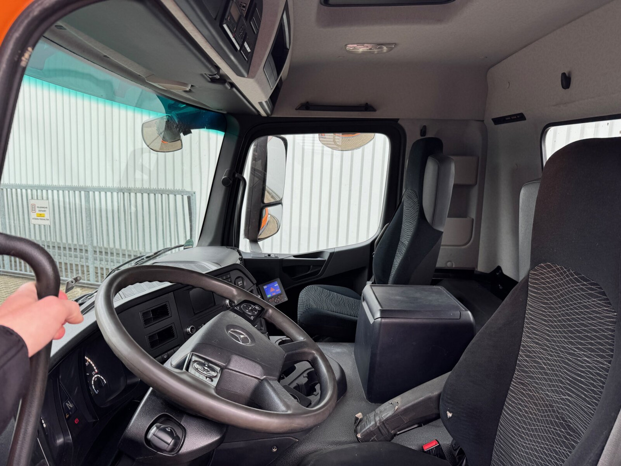 Mercedes-Benz Arocs 3243 LK 8x4/4 Arocs 3243 LK 8x4/4, Motorabtrieb - Horgos rakodó teherautó: 3 kép. Mercedes-Benz Arocs 3243 LK 8x4/4 Arocs 3243 LK 8x4/4, Motorabtrieb - Horgos rakodó teherautó: 3 kép.