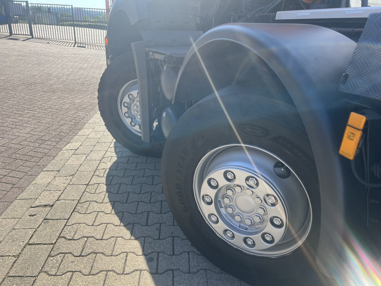 Mercedes-Benz Arocs 3243 LK 8x4/4 Arocs 3243 LK 8x4/4, Motorabtrieb - Horgos rakodó teherautó: 2 kép. Mercedes-Benz Arocs 3243 LK 8x4/4 Arocs 3243 LK 8x4/4, Motorabtrieb - Horgos rakodó teherautó: 2 kép.