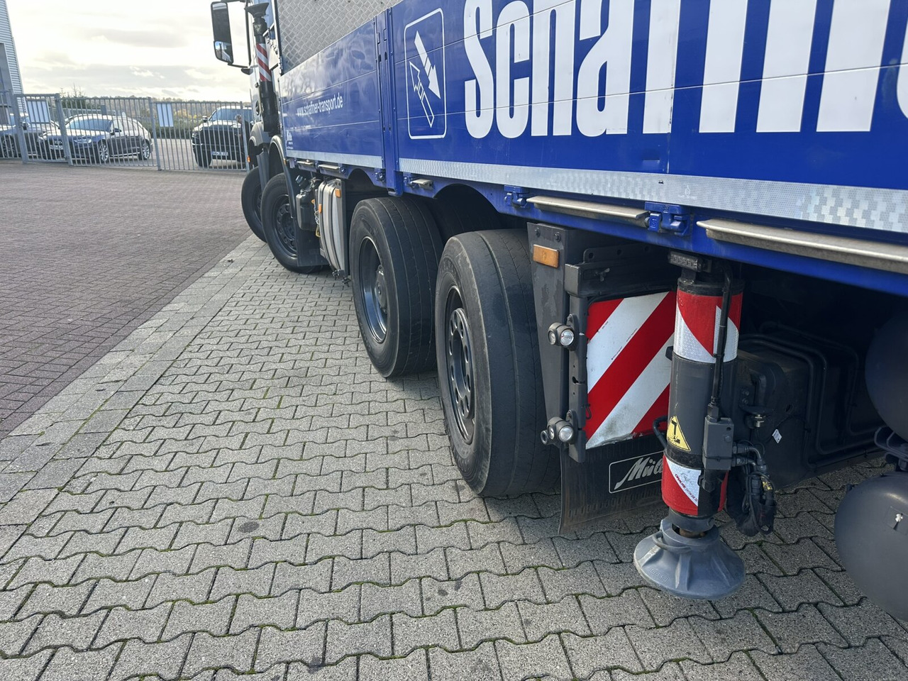 Mercedes-Benz Arocs 3245 L 8x2/6 Arocs 3245 L 8x2/6, Kran Fassi F 545 RA 2.26 XE, Jib, Funk, 29,7 m - 400 kg - Darus autó, Platós teherautó: 3 kép. Mercedes-Benz Arocs 3245 L 8x2/6 Arocs 3245 L 8x2/6, Kran Fassi F 545 RA 2.26 XE, Jib, Funk, 29,7 m - 400 kg - Darus autó, Platós teherautó: 3 kép.