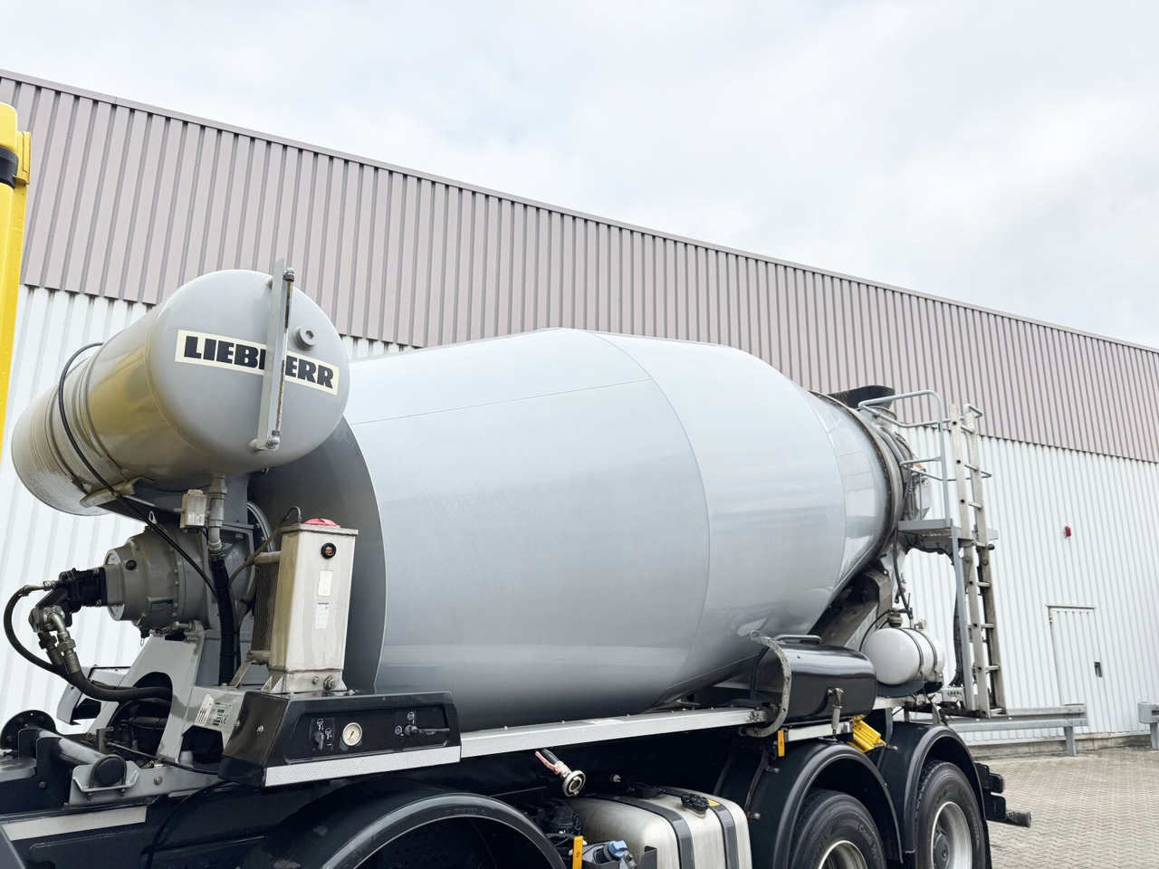 Mercedes-Benz Arocs 3246 B 8x4/4 Arocs 3246 B 8x4/4, Liebherr HTM 905 Mischer, 9m³, Multimedia Cockpit, Navi - Betonmixer: 4 kép. Mercedes-Benz Arocs 3246 B 8x4/4 Arocs 3246 B 8x4/4, Liebherr HTM 905 Mischer, 9m³, Multimedia Cockpit, Navi - Betonmixer: 4 kép.