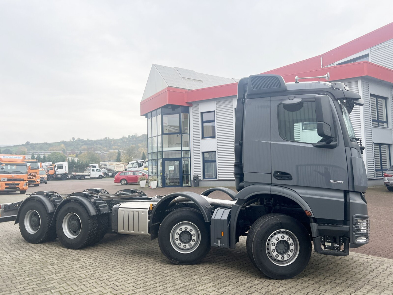 Új Horgos rakodó teherautó Mercedes-Benz Arocs 3251 L 8x4/4 Arocs 3251 L 8x4/4, Motorabtrieb: 10 kép.