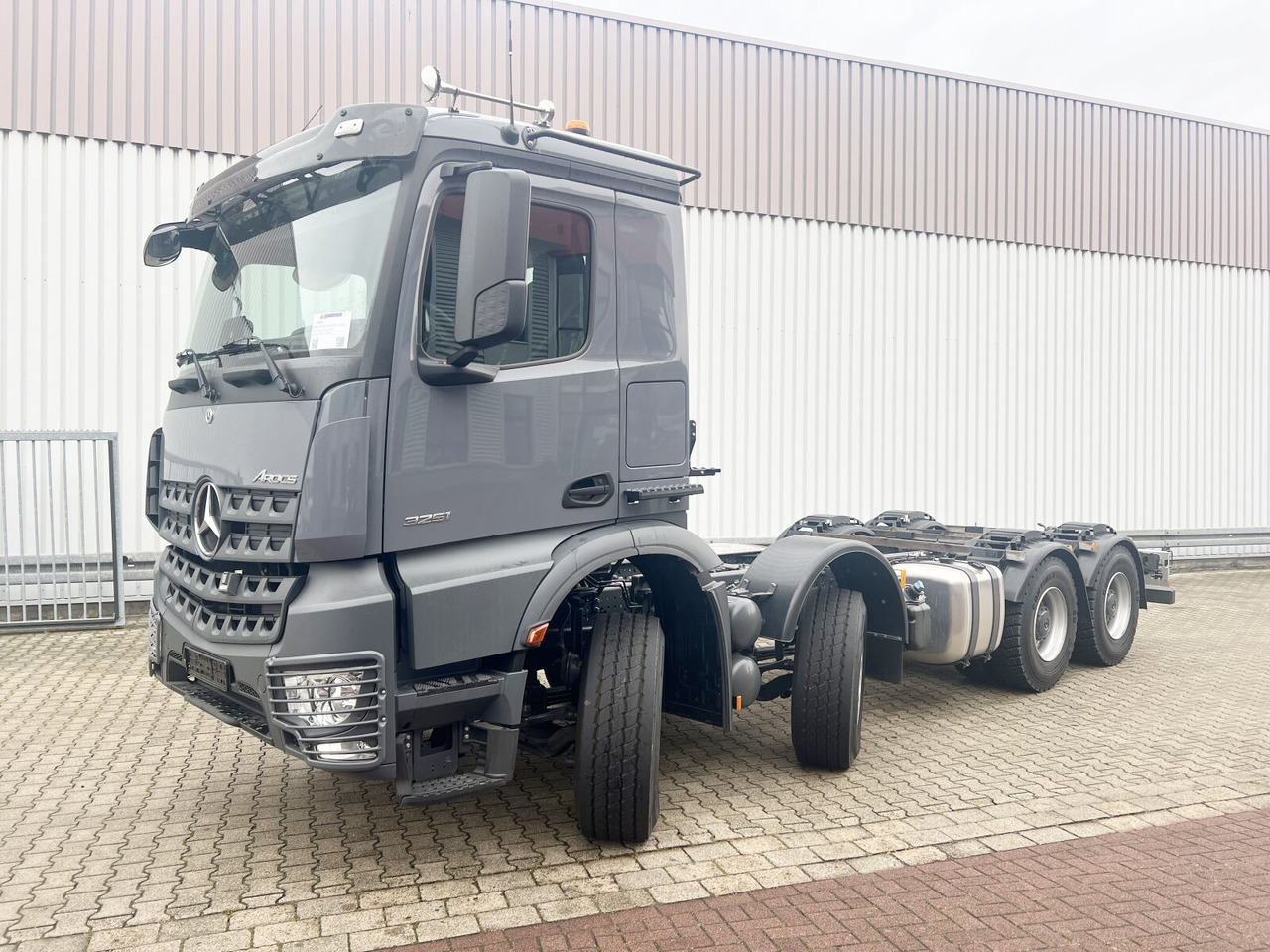 Új Horgos rakodó teherautó Mercedes-Benz Arocs 3251 L 8x4/4 Arocs 3251 L 8x4/4, Motorabtrieb: 8 kép.