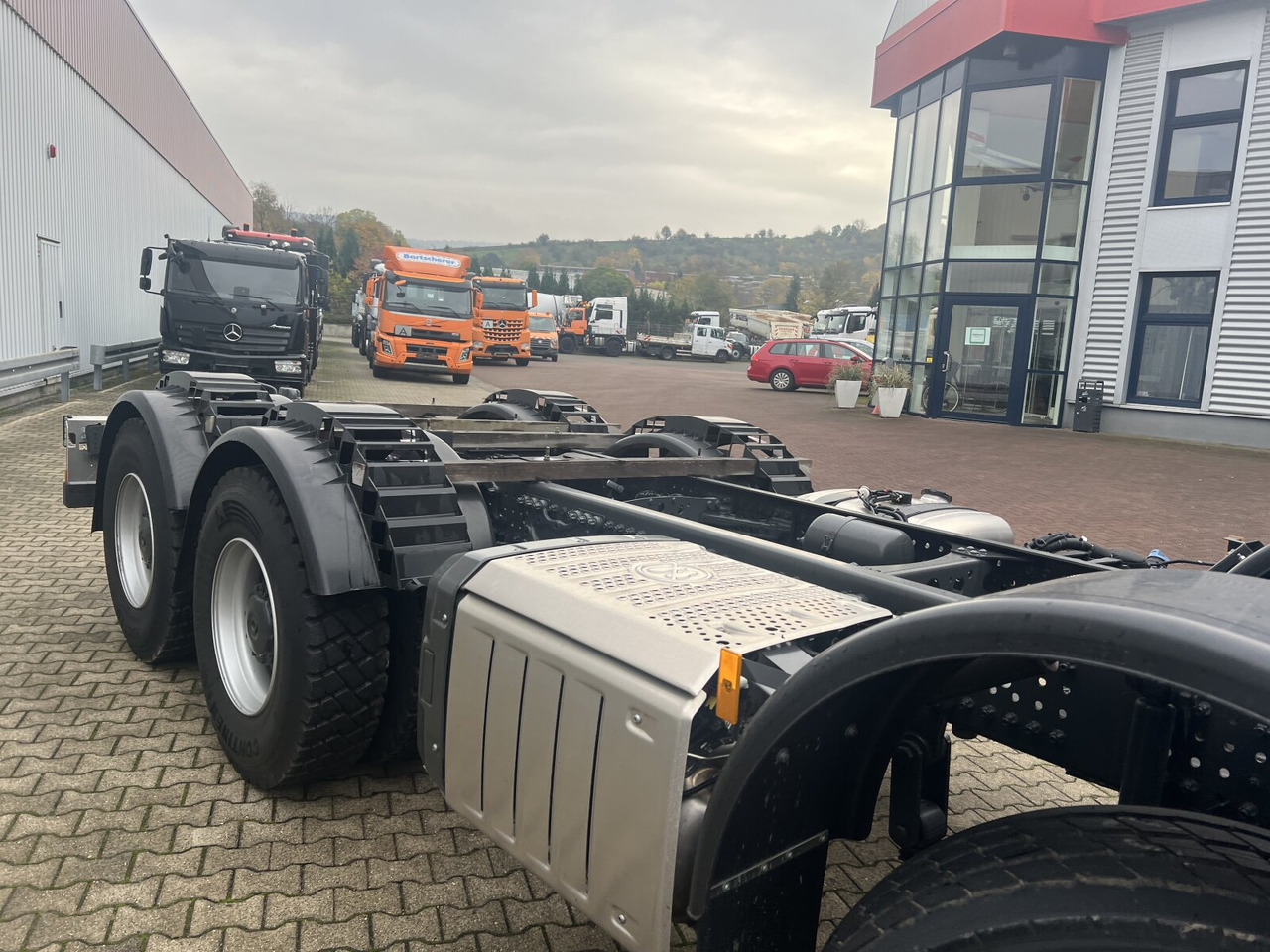 Új Horgos rakodó teherautó Mercedes-Benz Arocs 3251 L 8x4/4 Arocs 3251 L 8x4/4, Motorabtrieb: 7 kép.