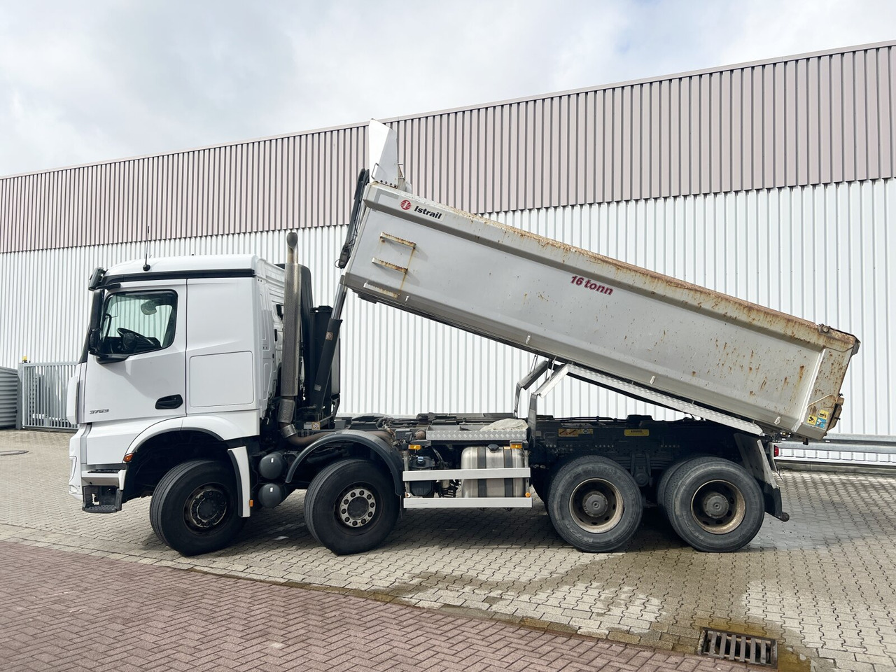 Dömper Mercedes-Benz Arocs 3253 K 8x4/4 Arocs 3253 K 8x4/4, Retarder, Stahlmulde ca. 15m³, hydr. Heckklappenöffnung: 12 kép. Dömper Mercedes-Benz Arocs 3253 K 8x4/4 Arocs 3253 K 8x4/4, Retarder, Stahlmulde ca. 15m³, hydr. Heckklappenöffnung: 12 kép.