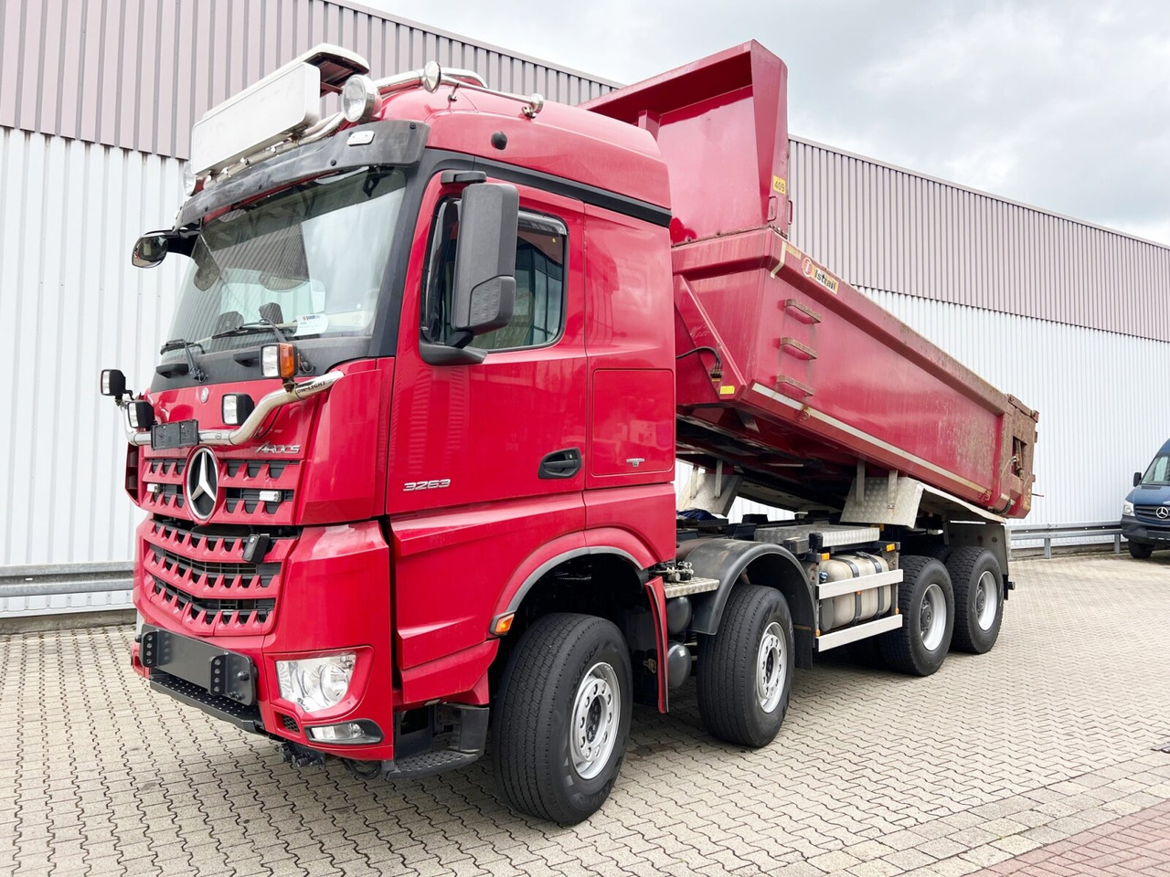 Mercedes-Benz Arocs 3263 8x4/4 Arocs 3263 8x4/4, Retarder, Stahlmulde ca.14m³, Hydr. Heckklappe - Billenőplatós teherautó: 1 kép. Mercedes-Benz Arocs 3263 8x4/4 Arocs 3263 8x4/4, Retarder, Stahlmulde ca.14m³, Hydr. Heckklappe - Billenőplatós teherautó: 1 kép.