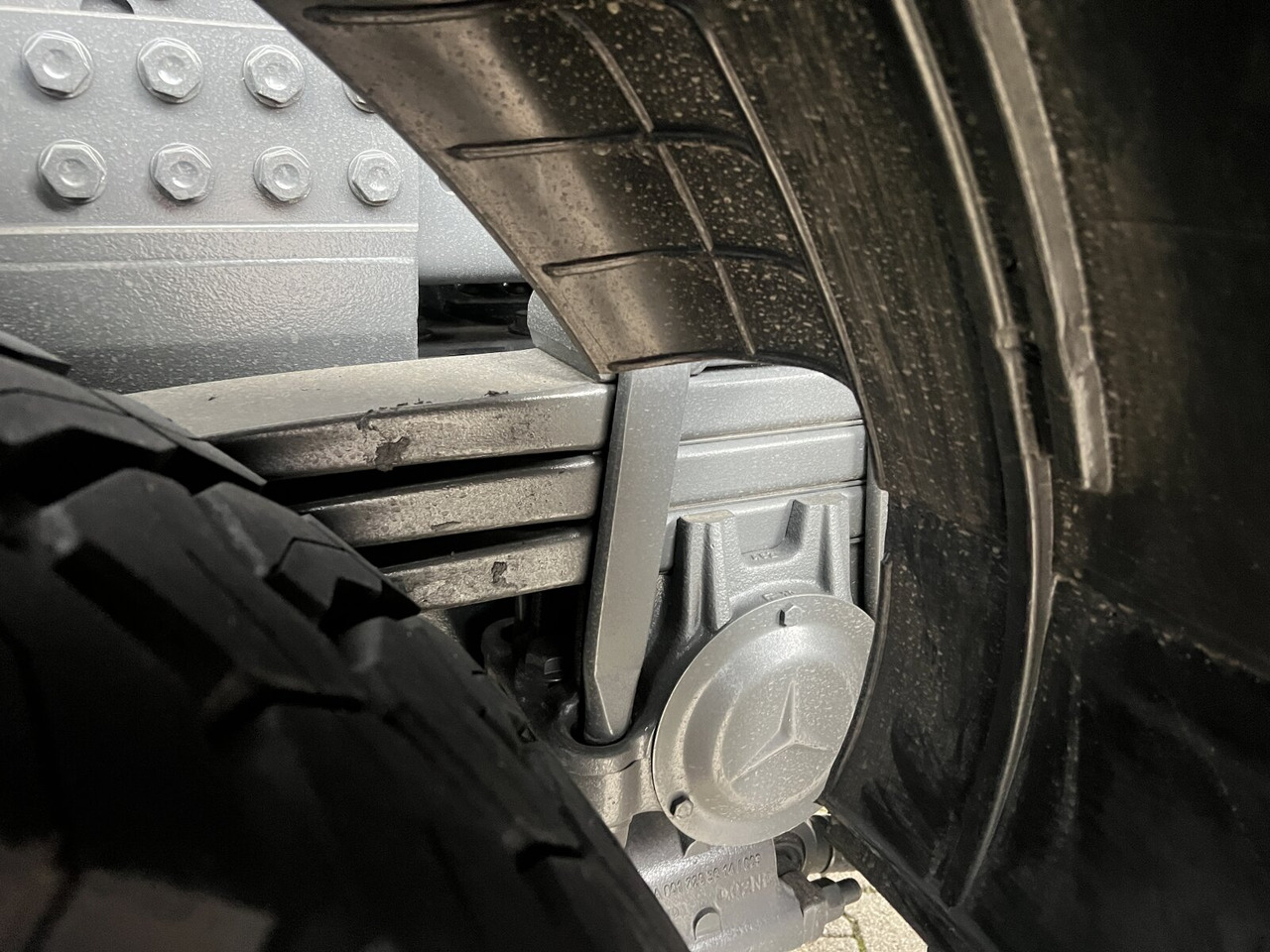 Mercedes-Benz Arocs 3351 AK 6x6 Arocs 3351 AK 6x6, Grounder - Billenőplatós teherautó: 3 kép. Mercedes-Benz Arocs 3351 AK 6x6 Arocs 3351 AK 6x6, Grounder - Billenőplatós teherautó: 3 kép.