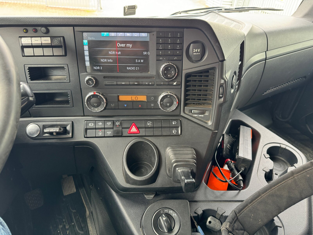 Horgos rakodó teherautó Mercedes-Benz Arocs 3351 AK 6x6 Arocs 3351 AK 6x6, Retarder, Navi, Grounder: 13 kép.