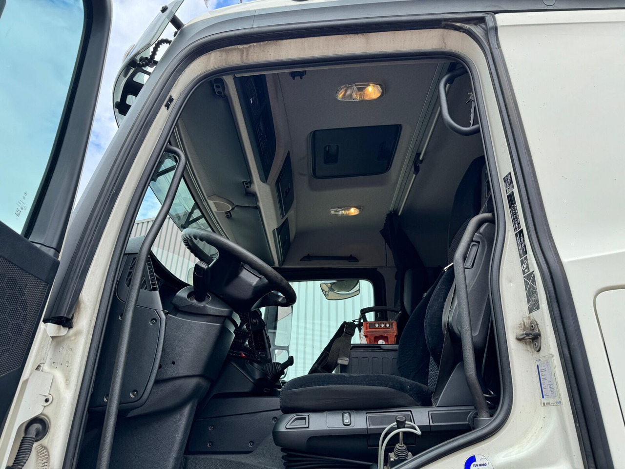 Interior photo 1: Horgos rakodó teherautó Mercedes-Benz Arocs 3351 AK 6x6 Arocs 3351 AK 6x6, Retarder, Navi, Grounder