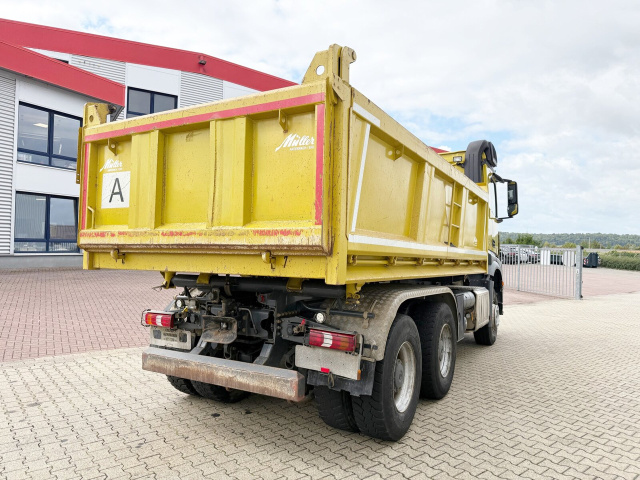 Billenőplatós teherautó Mercedes-Benz Arocs 3363 K 6x4 Arocs 3363 K 6x4, Grounder, Turbo-Retarder-Kupplung, Bordmatik: 11 kép.