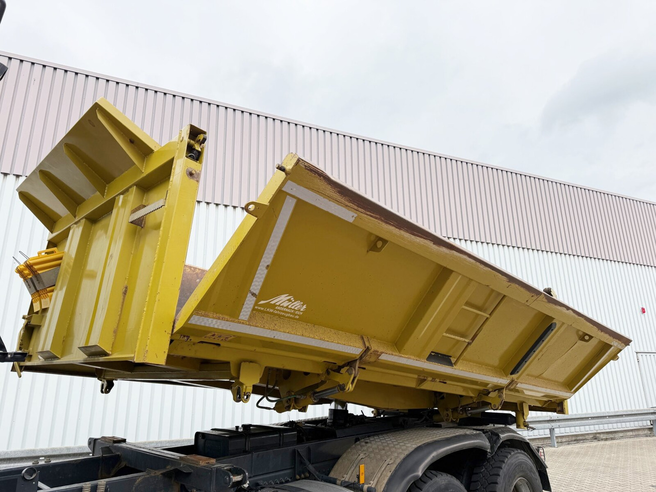 Billenőplatós teherautó Mercedes-Benz Arocs 3363 K 6x4 Arocs 3363 K 6x4, Grounder, Turbo-Retarder-Kupplung, Bordmatik: 15 kép.