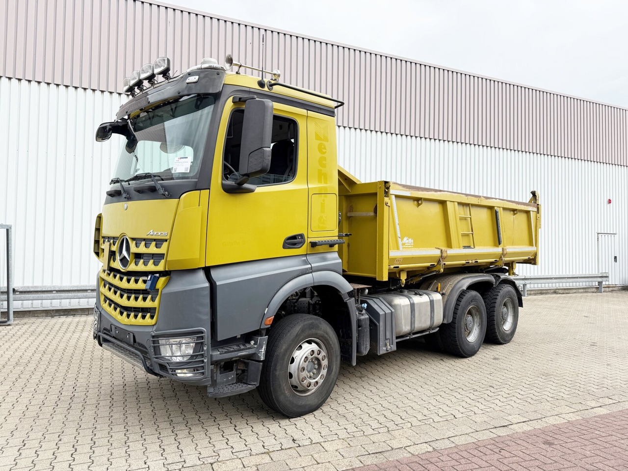 Billenőplatós teherautó Mercedes-Benz Arocs 3363 K 6x4 Arocs 3363 K 6x4, Grounder, Turbo-Retarder-Kupplung, Bordmatik: 8 kép.