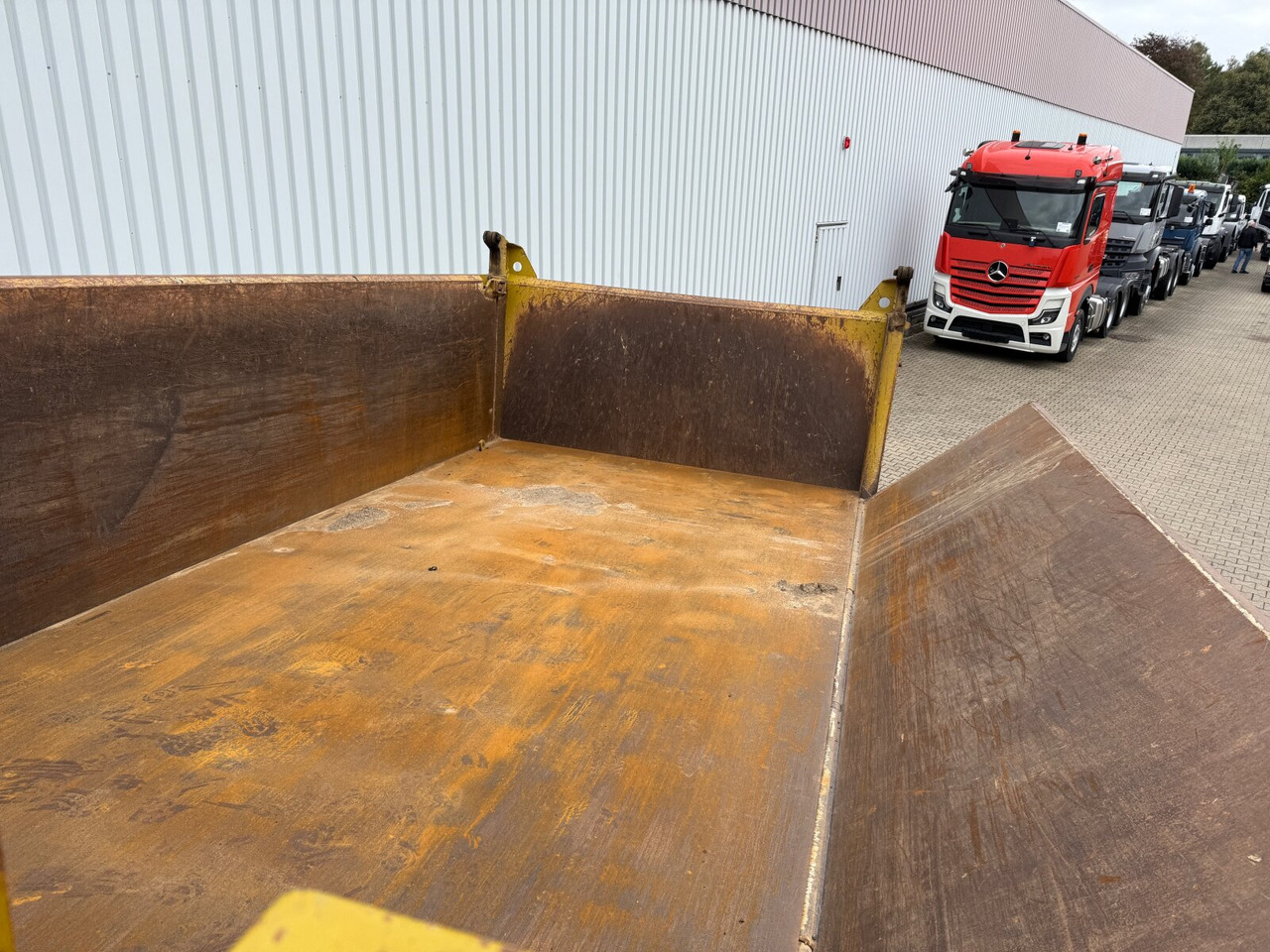 Mercedes-Benz Arocs 3363 K 6x4 Arocs 3363 K 6x4, Grounder, Turbo-Retarder-Kupplung, Bordmatik - Billenőplatós teherautó: 2 kép. Mercedes-Benz Arocs 3363 K 6x4 Arocs 3363 K 6x4, Grounder, Turbo-Retarder-Kupplung, Bordmatik - Billenőplatós teherautó: 2 kép.