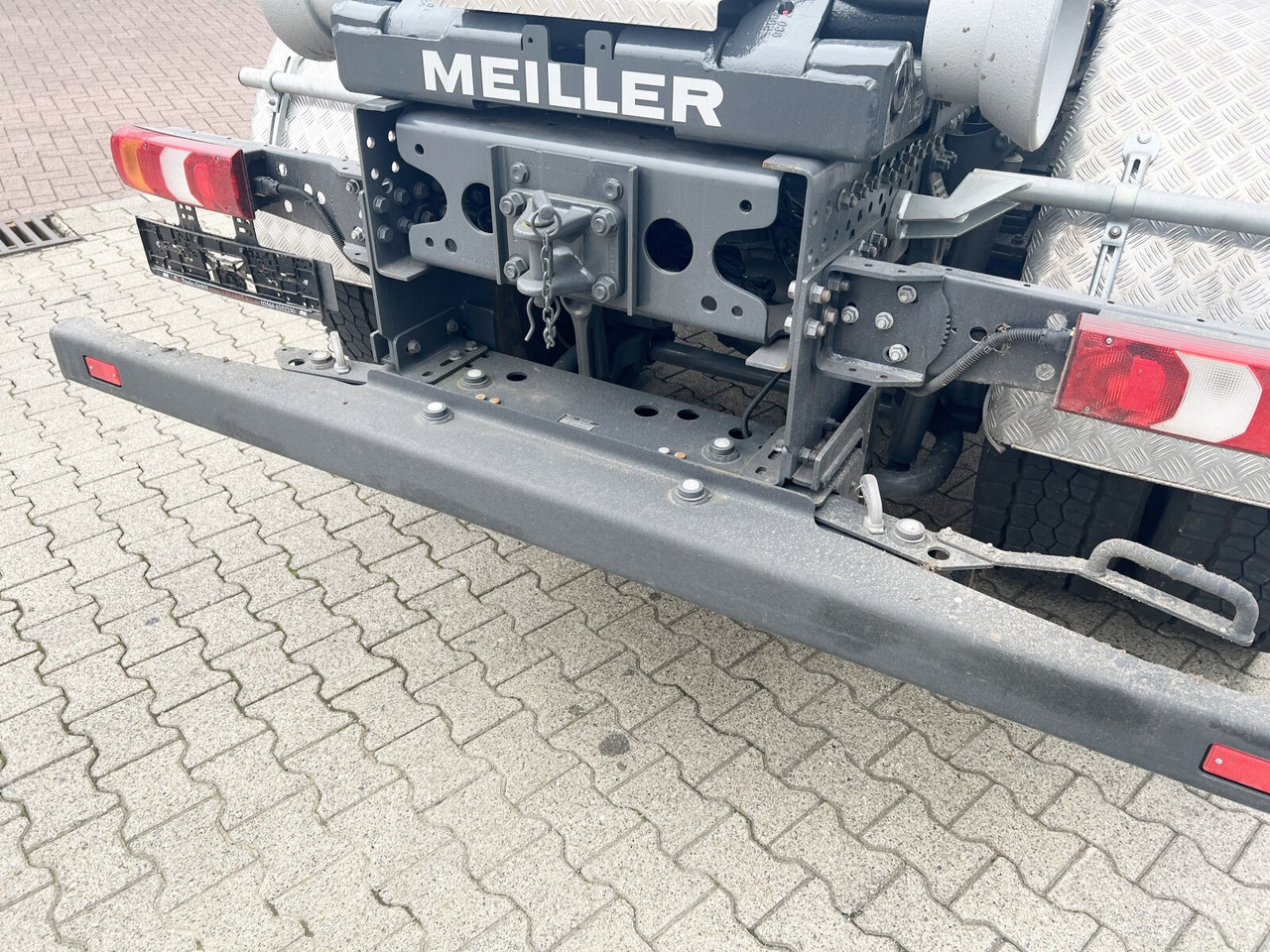 Mercedes-Benz Arocs 4142/48 8x4/4 Arocs 4142/48 8x4/4, Grounder, Meiller RS26 62-K, Funk - Horgos rakodó teherautó: 3 kép. Mercedes-Benz Arocs 4142/48 8x4/4 Arocs 4142/48 8x4/4, Grounder, Meiller RS26 62-K, Funk - Horgos rakodó teherautó: 3 kép.