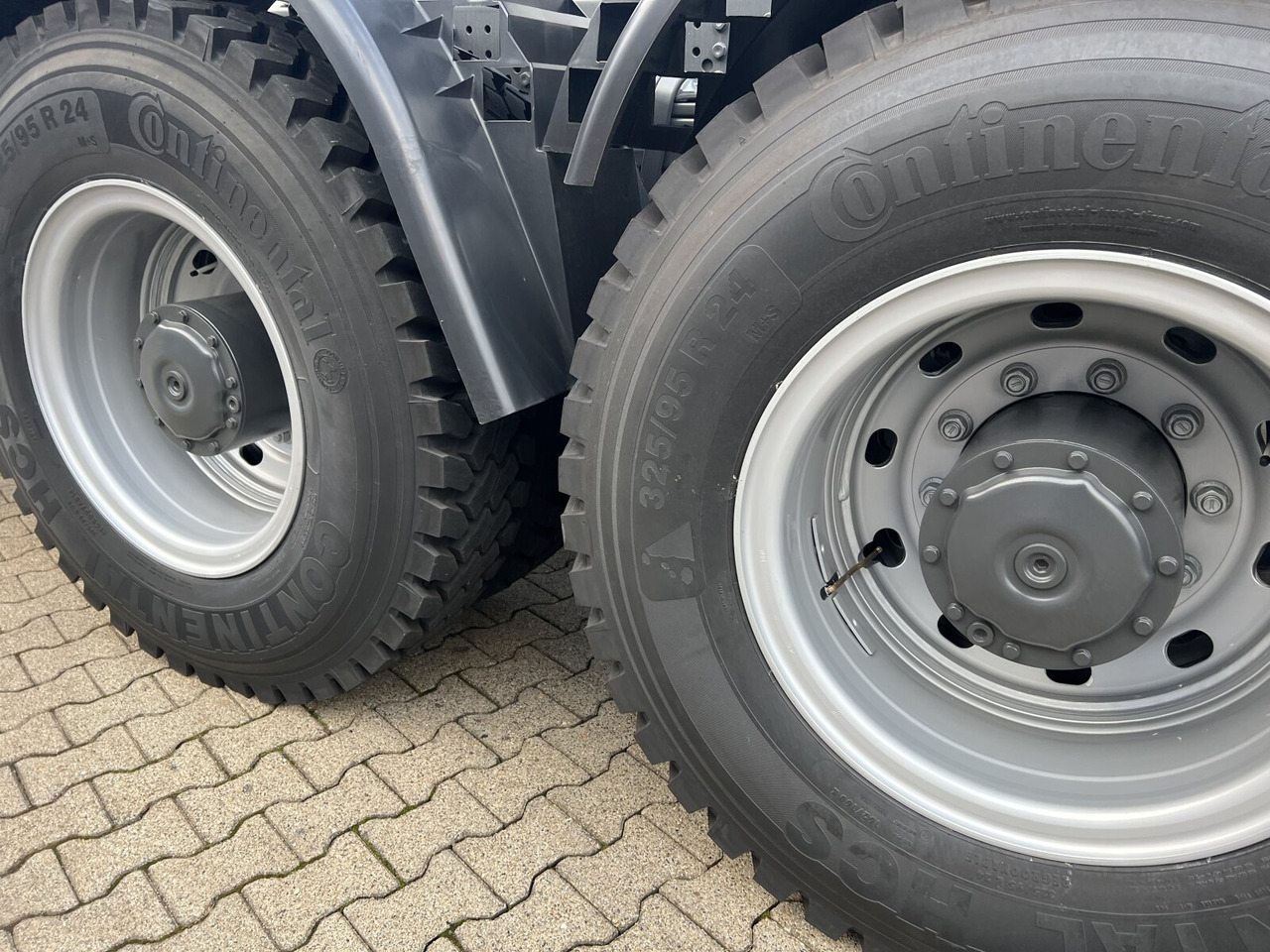 Mercedes-Benz Arocs 4151 AK 8x8/4 Arocs 4151 AK 8x8/4, Grounder - Billenőplatós teherautó: 5 kép. Mercedes-Benz Arocs 4151 AK 8x8/4 Arocs 4151 AK 8x8/4, Grounder - Billenőplatós teherautó: 5 kép.