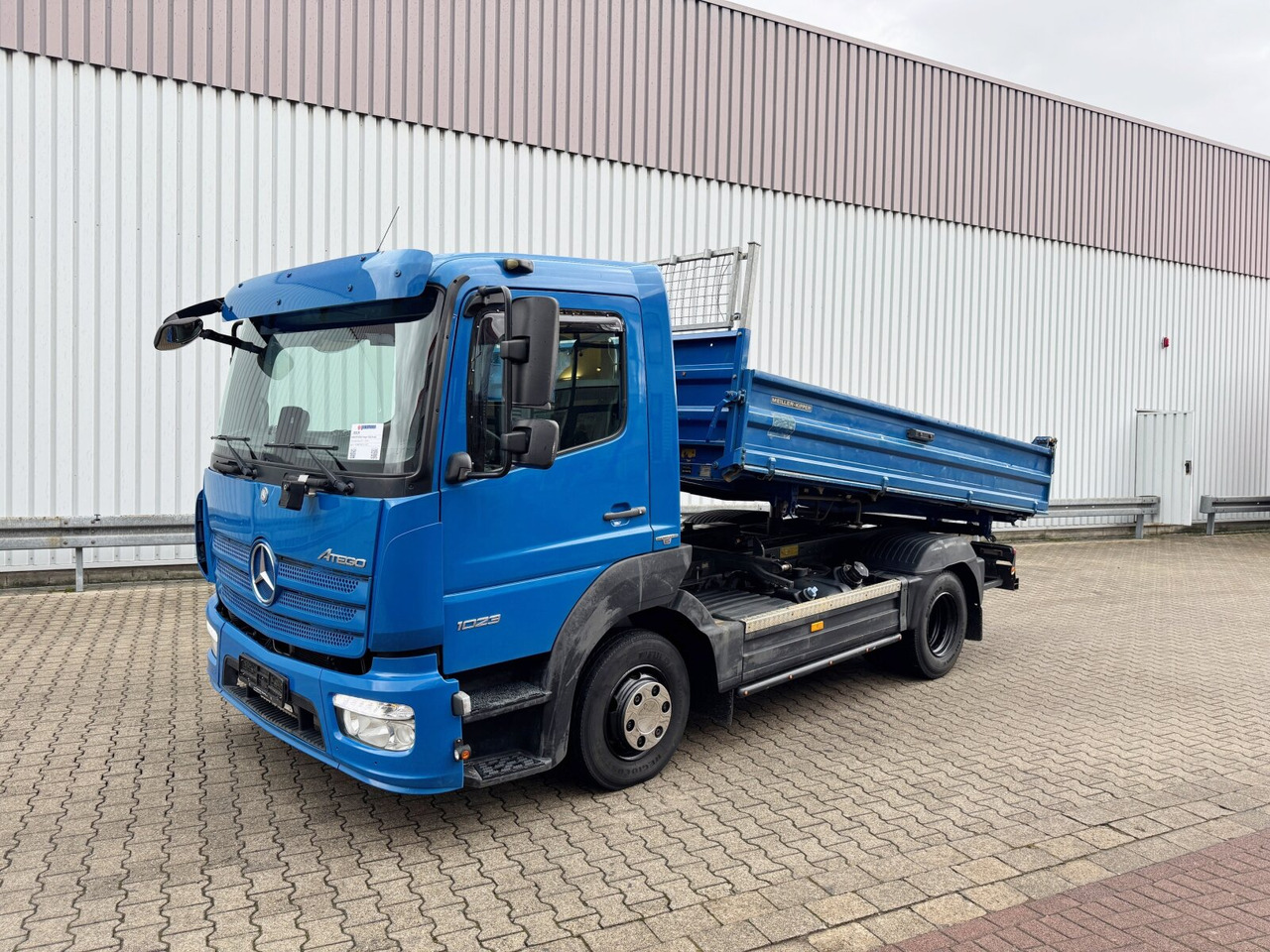 Mercedes-Benz Atego 1023 K 4x2 Atego 1023 K 4x2, 2x AHK - Billenőplatós teherautó: 1 kép. Mercedes-Benz Atego 1023 K 4x2 Atego 1023 K 4x2, 2x AHK - Billenőplatós teherautó: 1 kép.
